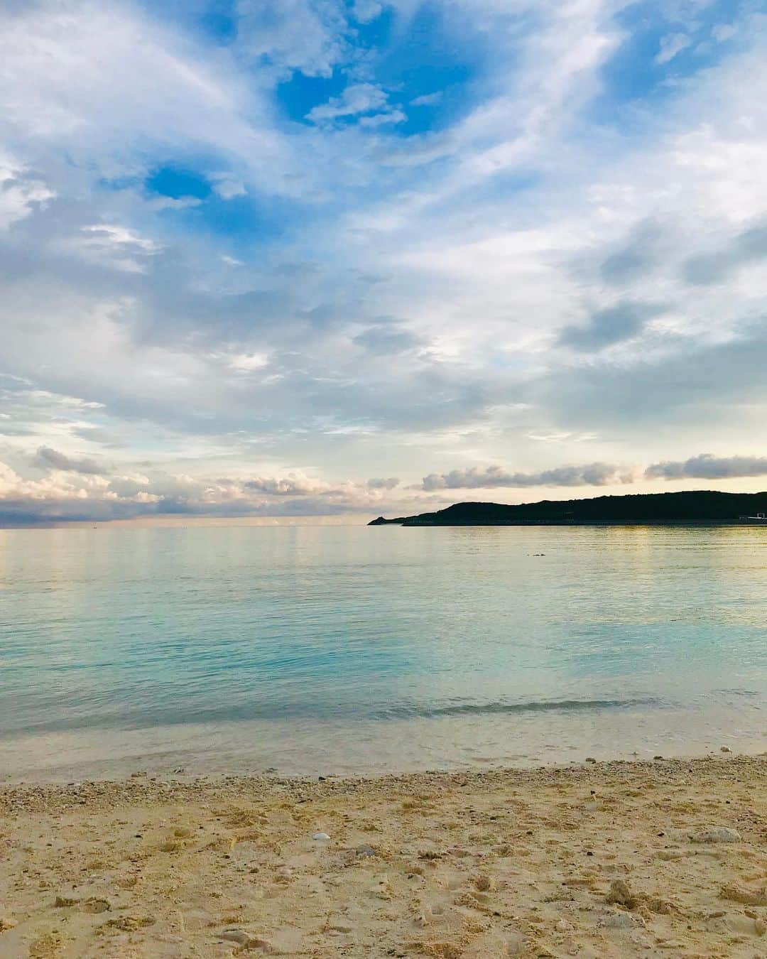 純名里沙さんのインスタグラム写真 - (純名里沙Instagram)「ぷかりぷかり。海にも浮かんだなぁ。。 さあ、私はどこにいるでしょう。。！ ・ #今年は #久しぶりに海に入った #誰もいない海で  #ぷかりぷかり #夏の思い出 #私はどこにいるでしょうか #浮いてます」8月17日 23時47分 - risajunna3158