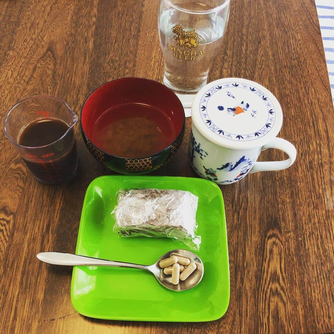 久保ミツロウさんのインスタグラム写真 - (久保ミツロウInstagram)「宇宙コロニーで宇宙食を食べてる気分。いつか私も宇宙旅行できんじゃないかな？と思えるぐらい慣れてきた。」8月17日 23時48分 - kubomitsurou