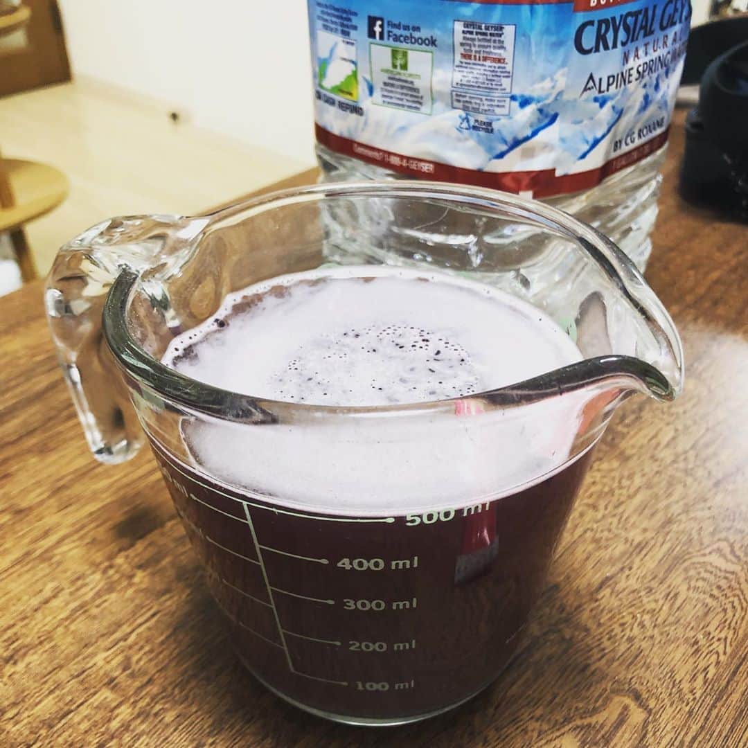 久保ミツロウのインスタグラム：「宇宙コロニーで宇宙食を食べてる気分。いつか私も宇宙旅行できんじゃないかな？と思えるぐらい慣れてきた。」