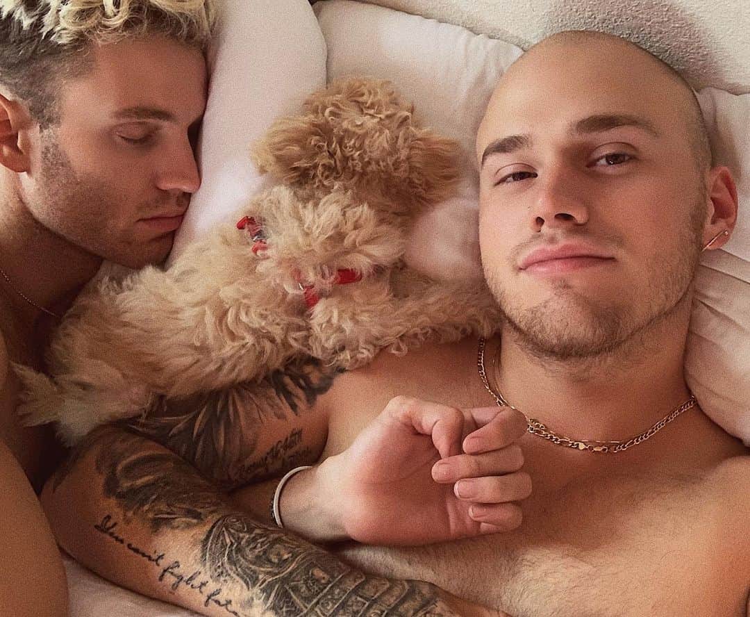 ブランドン・シェイアのインスタグラム：「My two most important boys 🥰❤️」