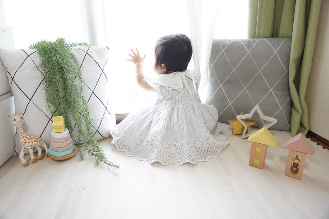 櫻本茉朋さんのインスタグラム写真 - (櫻本茉朋Instagram)「娘もまもなく1歳✨  急に1人たっちが出来るようになり、「どうぞ」が出来るようになり、指差しが出来るようになった！！！ あっという間すぎて、ついていけません😂😂笑  #子育て #11ヵ月 #赤ちゃんがいる生活  #たっち #1歳には歩けるかな」8月17日 23時41分 - mahou_sakuramoto