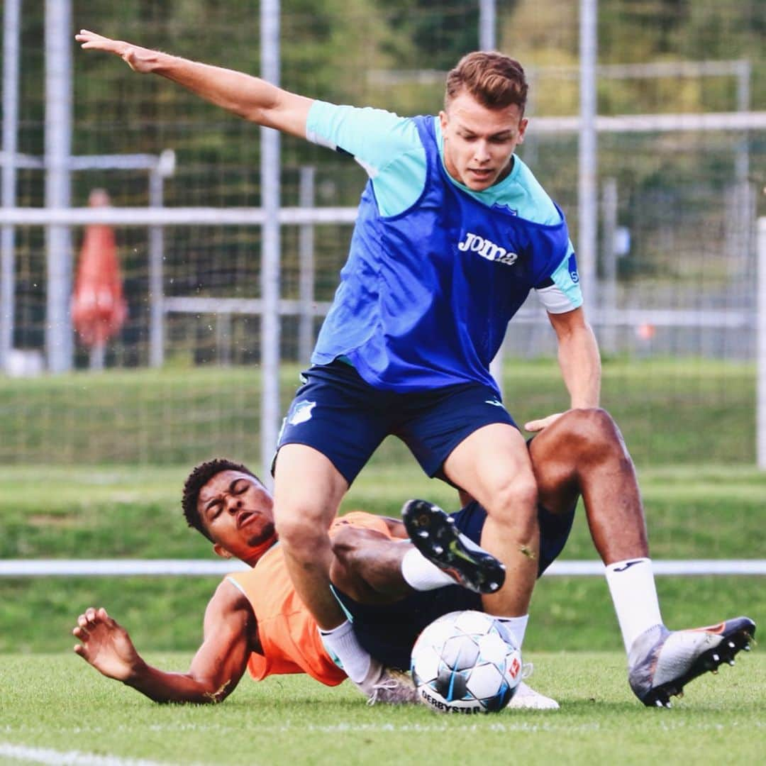 TSG1899ホッフェンハイムさんのインスタグラム写真 - (TSG1899ホッフェンハイムInstagram)「✔️ Genug mit der Vorbereitung. ✔️ Genug mit dem Training.  WIR WOLLEN DIE #BUNDESLIGA! JETZT! ⚽️♥️」8月17日 23時52分 - tsghoffenheim