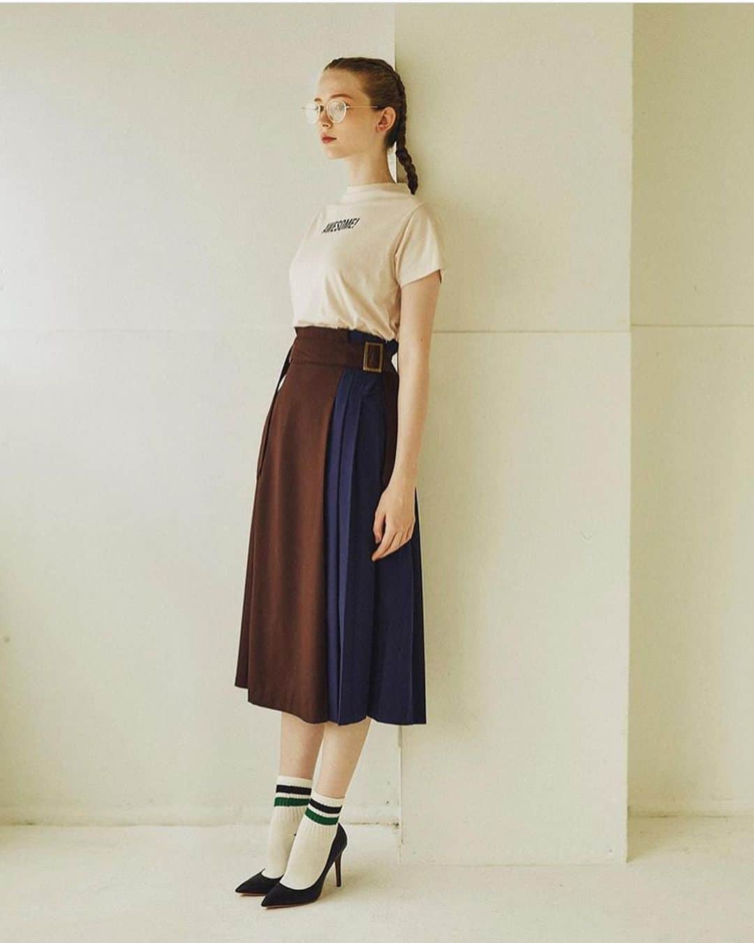 ECLIN(エクラン)さんのインスタグラム写真 - (ECLIN(エクラン)Instagram)「《 autumn newin 》 . サイドプリーツバックルスカート beige/camel/brown ¥11,880 tax in . 昨年大人気だったバイカラースカートから進化版が登場！ 今年は大胆なカラーリングでモード感をプラス。 ソックスと合わせてプレッピースタイルでの着こなしもおすすめです◎ . (WEB STOREはTOPのURLからご覧ください。) . #ECLIN #エクラン #preautumn #19autumn #autumn #recommend #newin #fashion #秋 #秋服 #新作 #ファッション #コーディネート #秋カラー #スカート #バイカラー #ベルト #配色 #トレンド #トラッド #プレッピー #プリーツスカート #プリーツ」8月17日 23時52分 - eclin_official