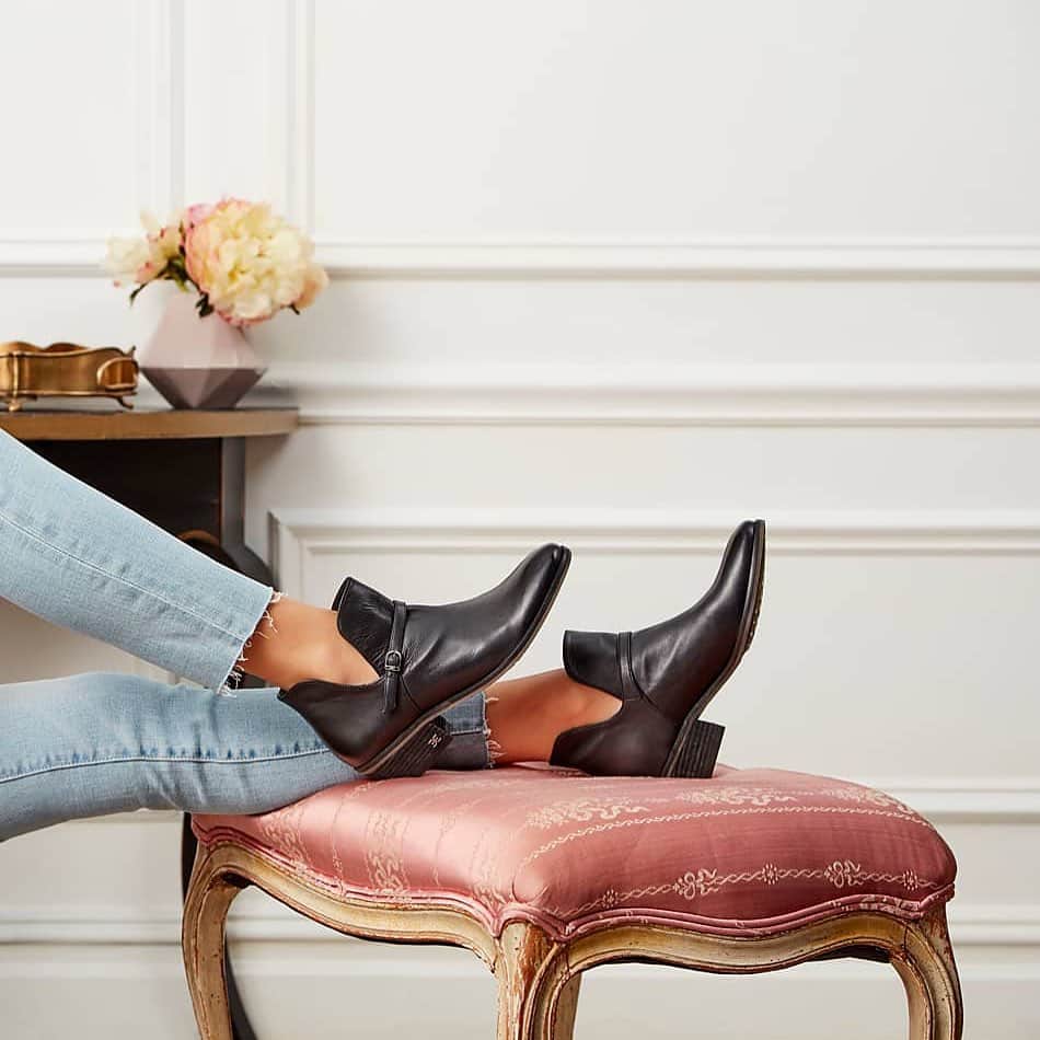 サムエデルマンのインスタグラム：「Do it all transitional booties you need now 🧡Palmer」