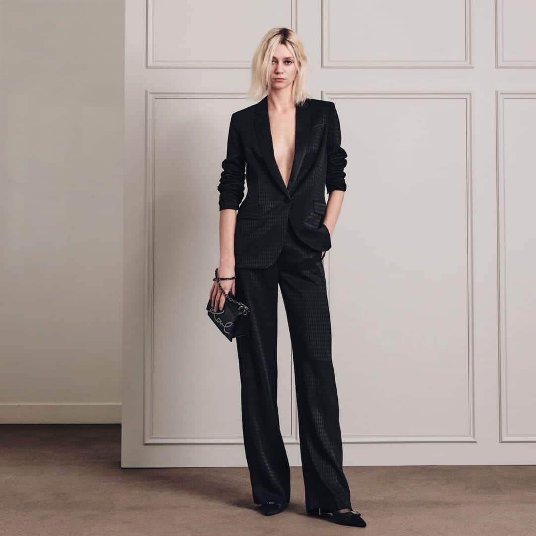 カールラガーフェルドさんのインスタグラム写真 - (カールラガーフェルドInstagram)「Few styles evoke Parisian glamour like a tuxedo suit. #KARLLAGERFELD」8月18日 0時01分 - karllagerfeld