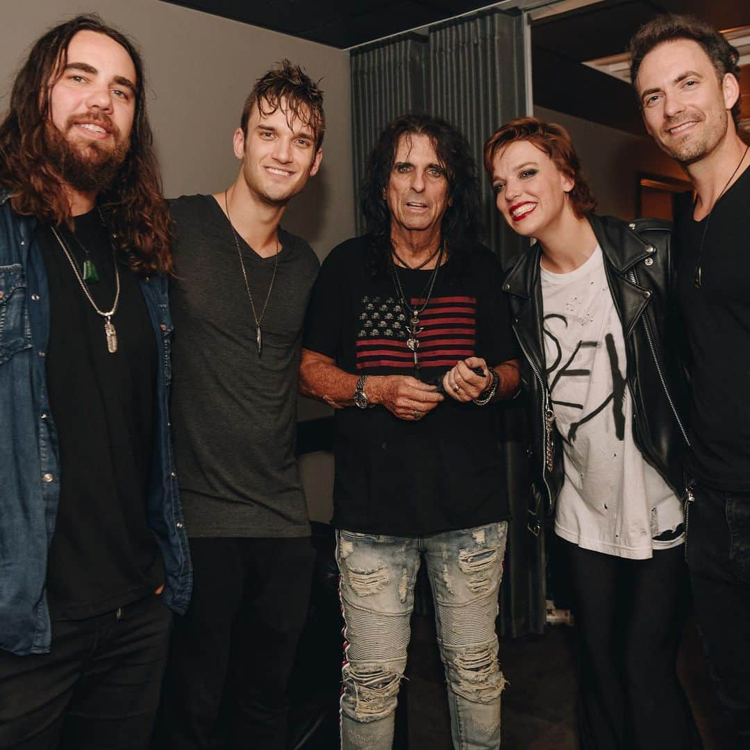 ジー・ヘイルさんのインスタグラム写真 - (ジー・ヘイルInstagram)「Thank you Coop!! @alicecooper Camden, NJ photos by @judyhwon」8月18日 0時02分 - officiallzzyhale