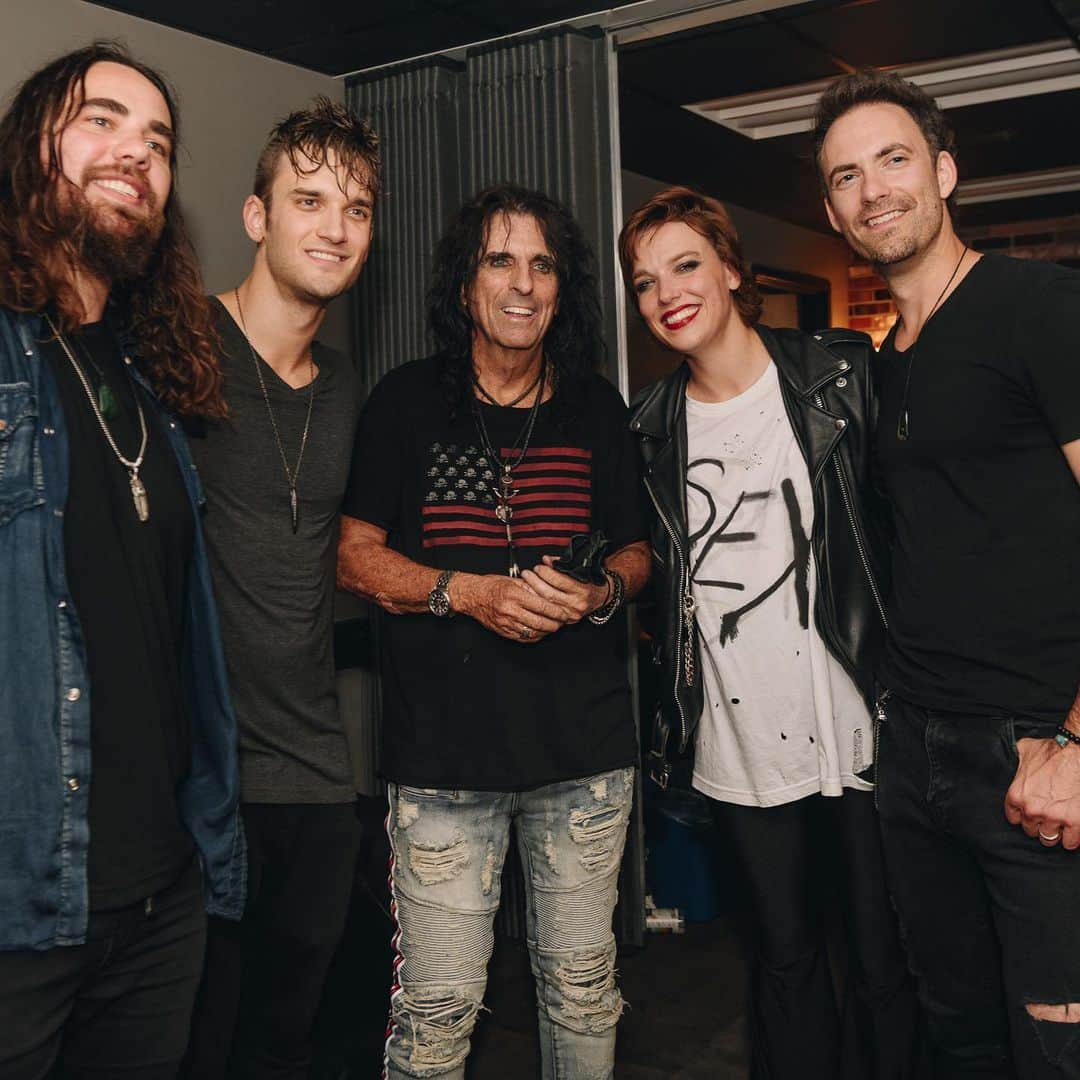 ジー・ヘイルさんのインスタグラム写真 - (ジー・ヘイルInstagram)「Thank you Coop!! @alicecooper Camden, NJ photos by @judyhwon」8月18日 0時02分 - officiallzzyhale