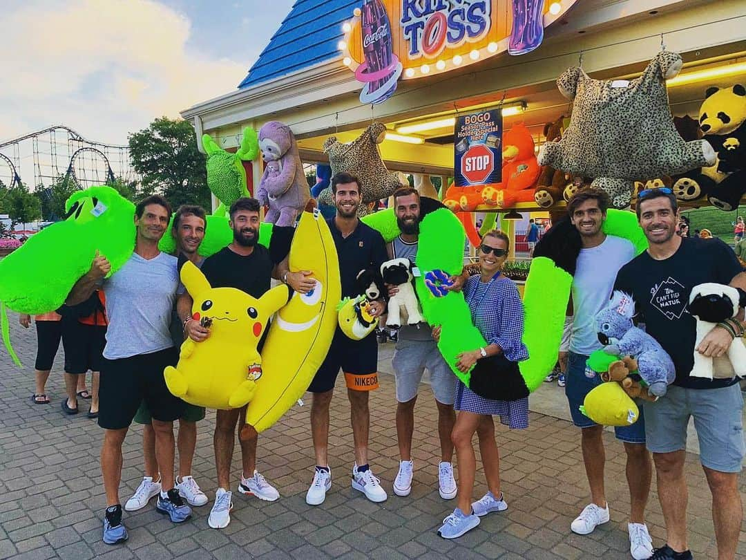 ブノワ・ペールさんのインスタグラム写真 - (ブノワ・ペールInstagram)「Mais QUE VIDA!!!!! #BANANA👏🏼 #Pikachu👌🏼 #SNAKE🙌🏼#equipedereve @morganbourbon @karenkhachanov @pierrehuguesherbert @langjulia」8月18日 0時05分 - benpaire