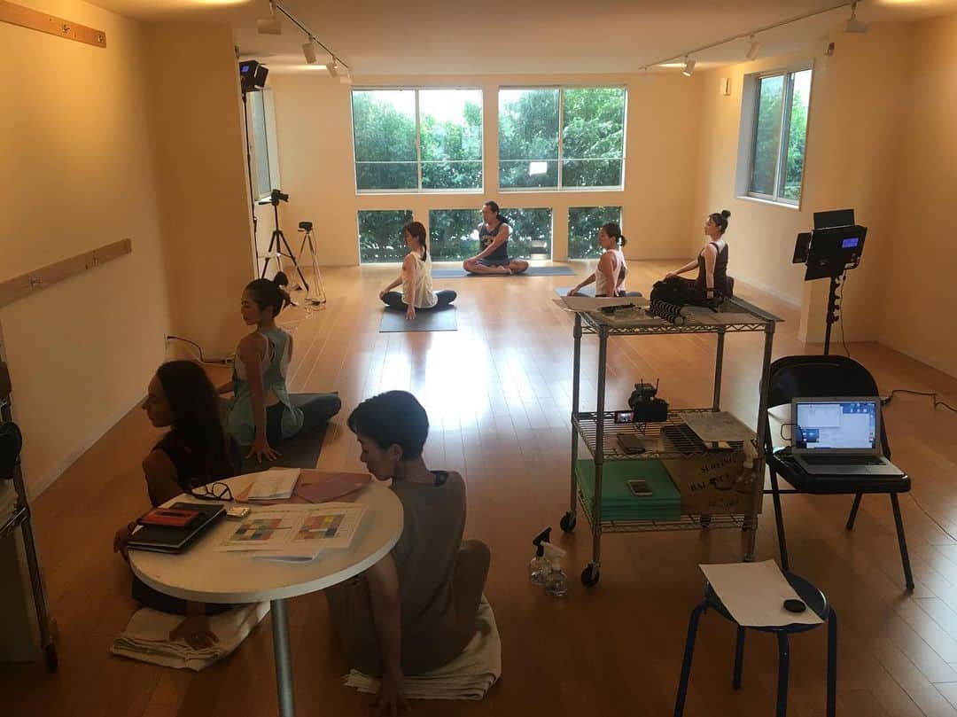 Ken Harakumaさんのインスタグラム写真 - (Ken HarakumaInstagram)「「IYC東京バーチャルヨガスタジオ」プログラム制作始まりました！  日本初！24時間いつでもヨガ！ あなたのお家にヨガスタジオが。 @international_yoga_center  #ヨガ #呼吸 #瞑想 #バーチャルヨガ」8月18日 0時16分 - kenharakuma