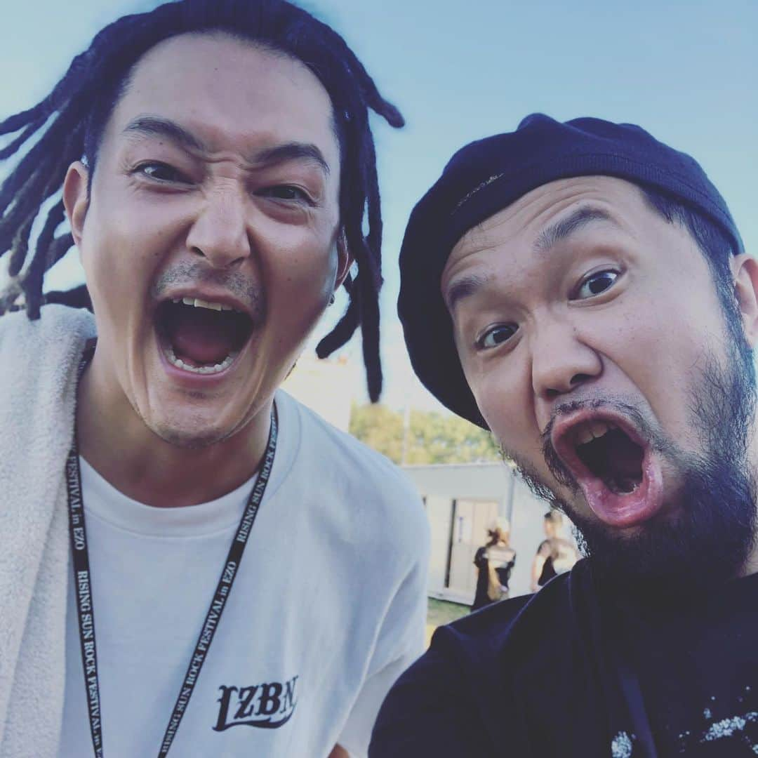 タブゾンビさんのインスタグラム写真 - (タブゾンビInstagram)「ライジング愉しかったなー  9mmのリベンジは必ずするぜー  入場規制で入れなかった人達ごめんよー  是非ワンマンにも来てねー  ナンバガ聴きたかったねー  エルレ最高だったねー  #risingsunrockfestival  #soilandpimpsessions  #ソイルアンドピンプセッションズ  #thisisタブゾンビ #繰り返される諸行無常よみがえる性的衝動  #numbergirl  #ナンバーガール #ellegarden  #エルレガーデン #heysmith @keniikawa」8月18日 0時20分 - tabuzombie