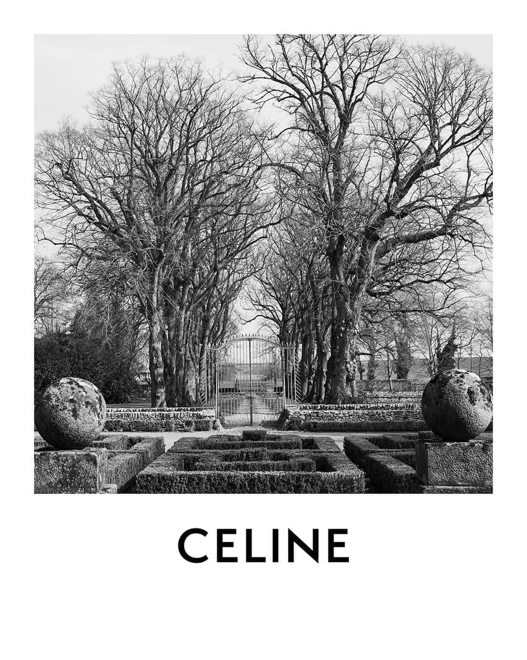 Celineさんのインスタグラム写真 - (CelineInstagram)「THE 16 COLLECTION CELINE WOMEN WINTER 19  AVAILABLE IN STORE AND CELINE.COM AUGUST 19TH ⠀⠀⠀⠀⠀⠀ #CELINEBYHEDISLIMANE」8月18日 0時20分 - celine