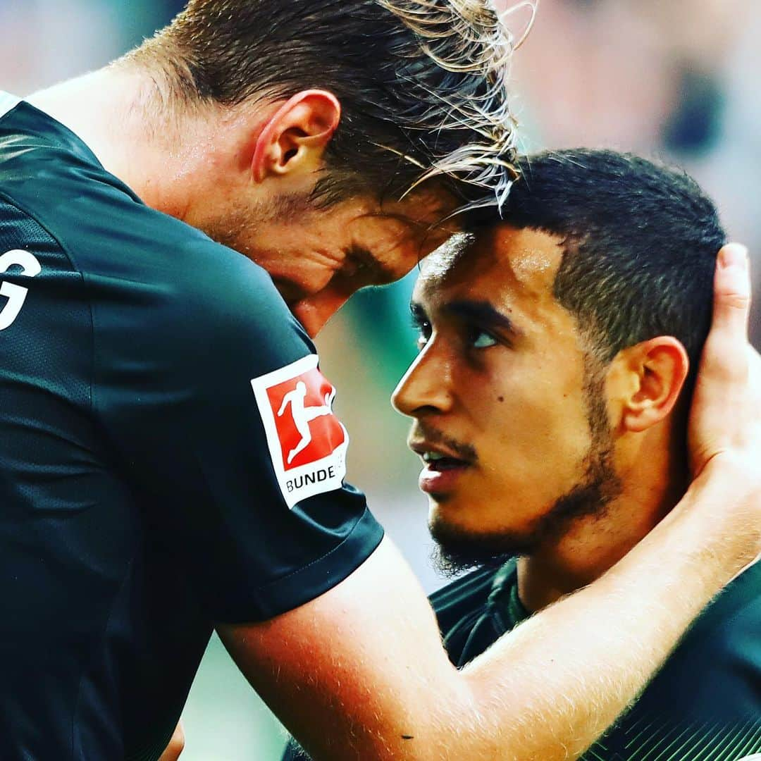 VfLヴォルフスブルクさんのインスタグラム写真 - (VfLヴォルフスブルクInstagram)「HEIMSIEG! 💚 #vflwolfsburg #arbeitfussballleidenschaft #immer_hungrig」8月18日 0時26分 - vfl.wolfsburg