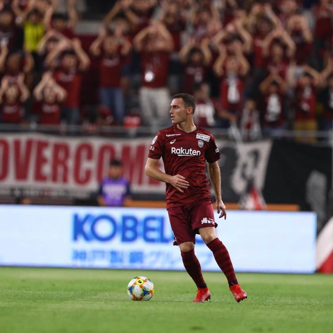 トーマス・フェルメーレンさんのインスタグラム写真 - (トーマス・フェルメーレンInstagram)「Very important win today! Thank you fans for the amazing atmosphere and the warm welcome at my first home game. @visselkobe」8月18日 0時26分 - thomasvermaelen