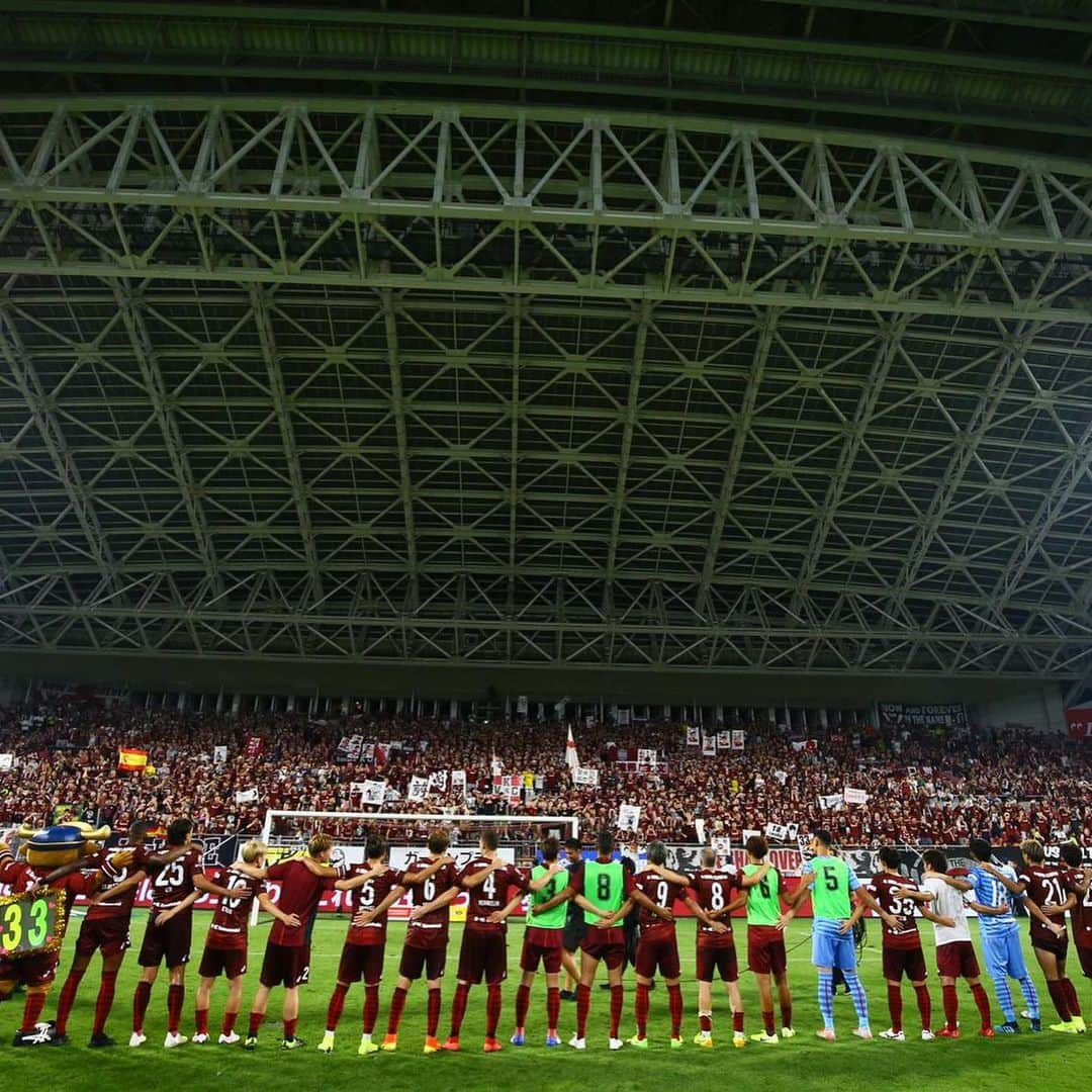 トーマス・フェルメーレンさんのインスタグラム写真 - (トーマス・フェルメーレンInstagram)「Very important win today! Thank you fans for the amazing atmosphere and the warm welcome at my first home game. @visselkobe」8月18日 0時26分 - thomasvermaelen