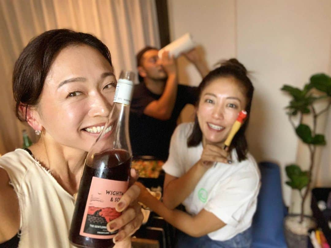 黒沢祐子さんのインスタグラム写真 - (黒沢祐子Instagram)「・ ・ なちゅーる 3人で5本飲んだよぅ🍾🍾🍾🍾🍾」8月18日 0時38分 - yukowedding