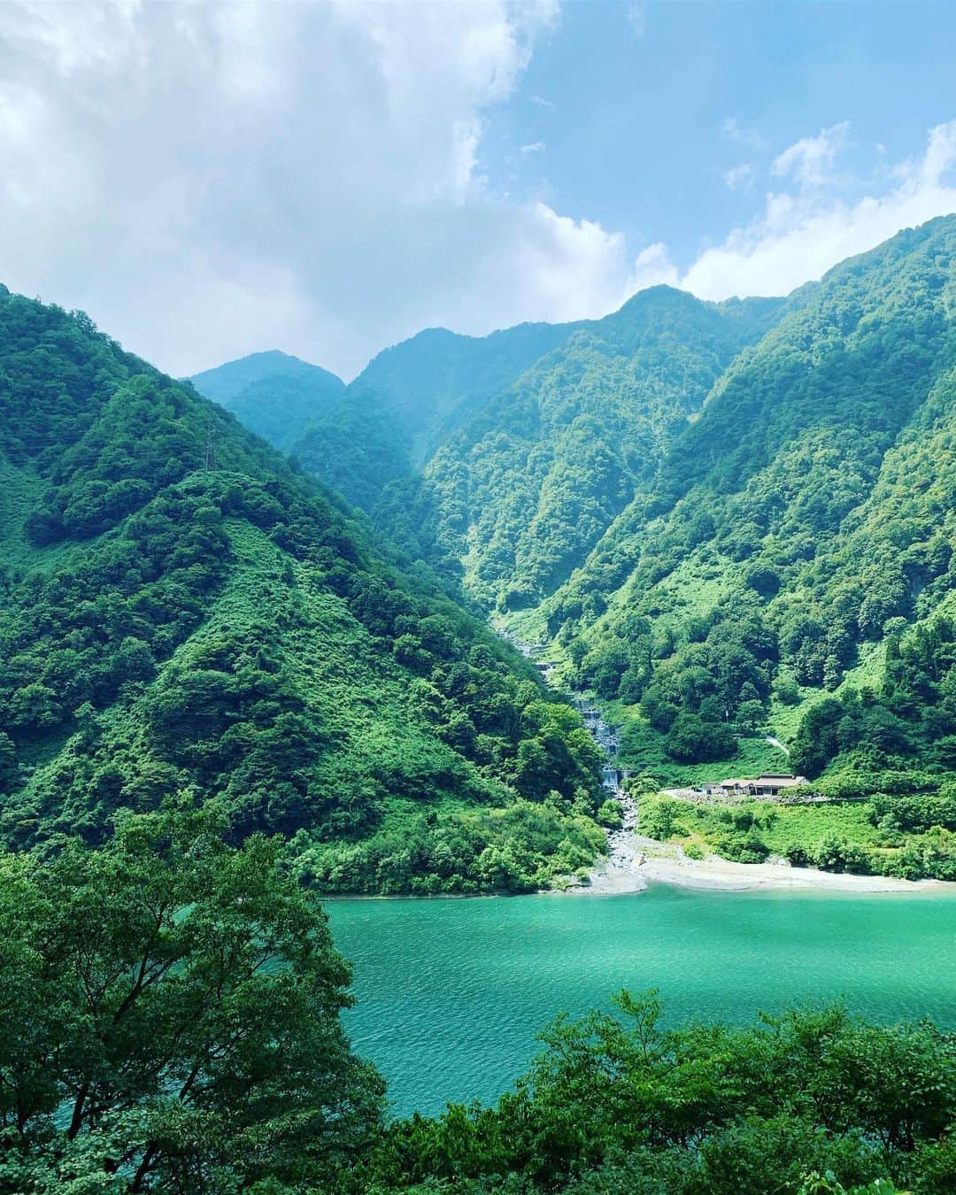 田中幸さんのインスタグラム写真 - (田中幸Instagram)「日本海☀️ 富山県滞在中⛺️ #富山県 #トロッコ #宇奈月温泉」8月18日 0時38分 - sachitanaka