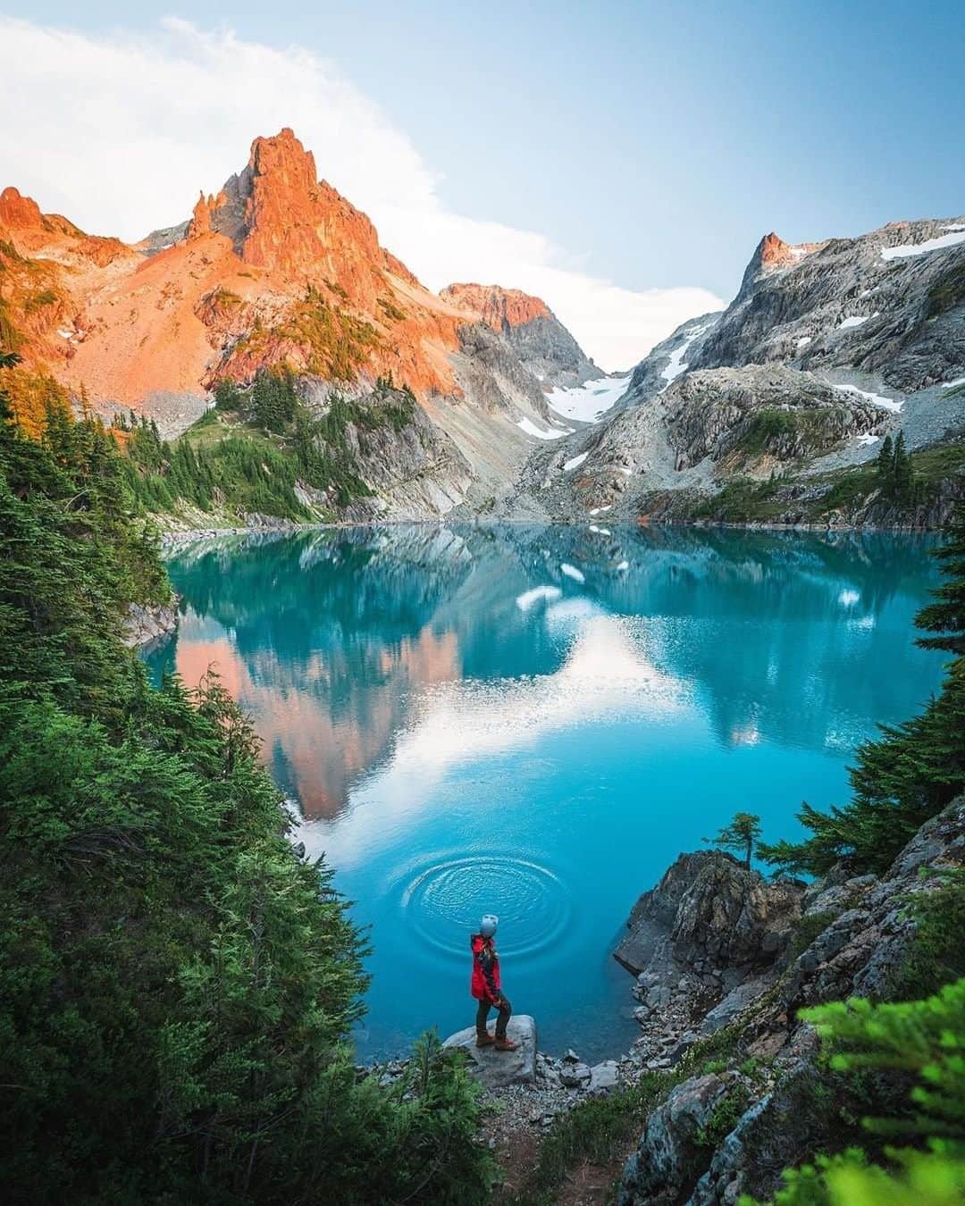 Travel + Leisureさんのインスタグラム写真 - (Travel + LeisureInstagram)「Washington is one of the best places to travel in August 🙌 Find out why at our link in bio! #tlpicks courtesy of @thismattexists」8月18日 0時50分 - travelandleisure