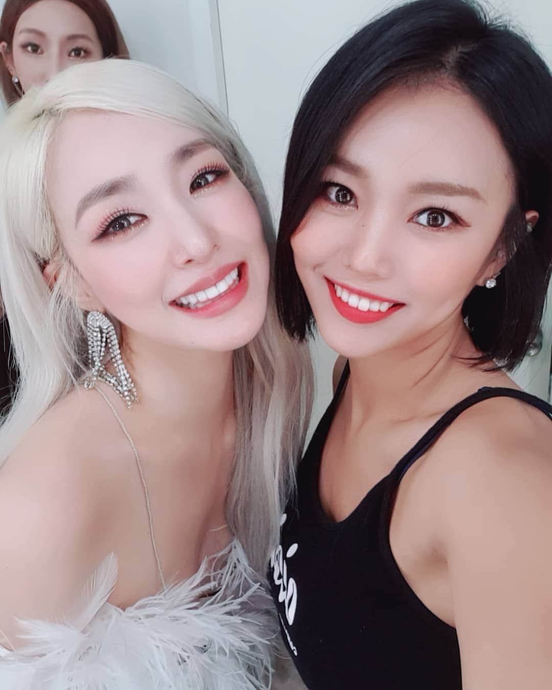 エナ さんのインスタグラム写真 - (エナ Instagram)「둘이서  찍어보겟다고요!! ㅋㅋㅋㅋ . . . . 팀인가 적인가 ㅋㅋㅋㅋㅋ😡😡 #tiffanyyoung #concert #dancer #aura」8月18日 0時59分 - eunkyung.shin