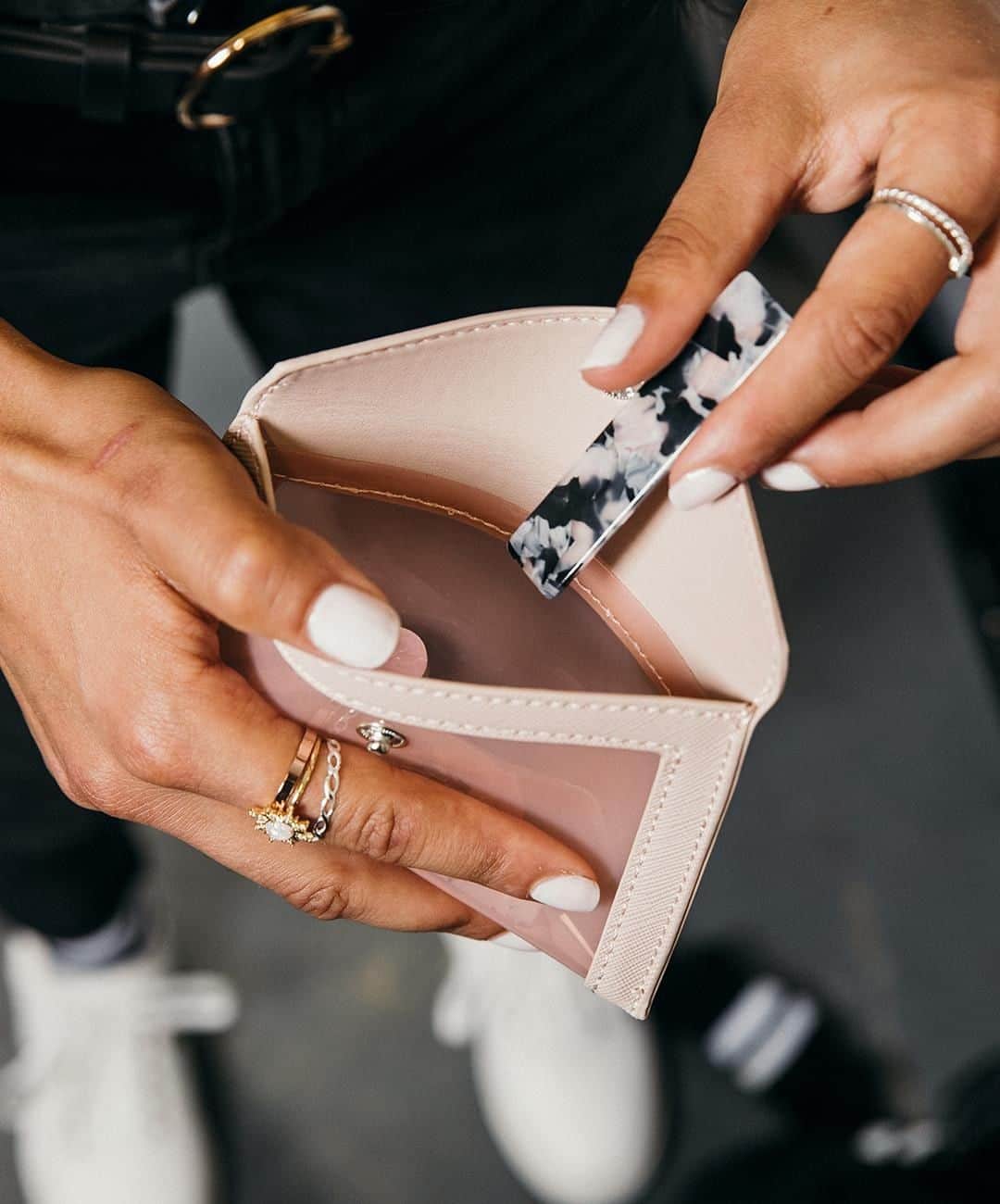 アクセサライズのインスタグラム：「It's all in the details...💖 Keep your miniature items cute and safe with this pastel pink purse. Complete with perspex detail.  Tap the link in the bio to shop purses & wallets now.  #EverythingYouAre #Accessorize #Accessorizer」