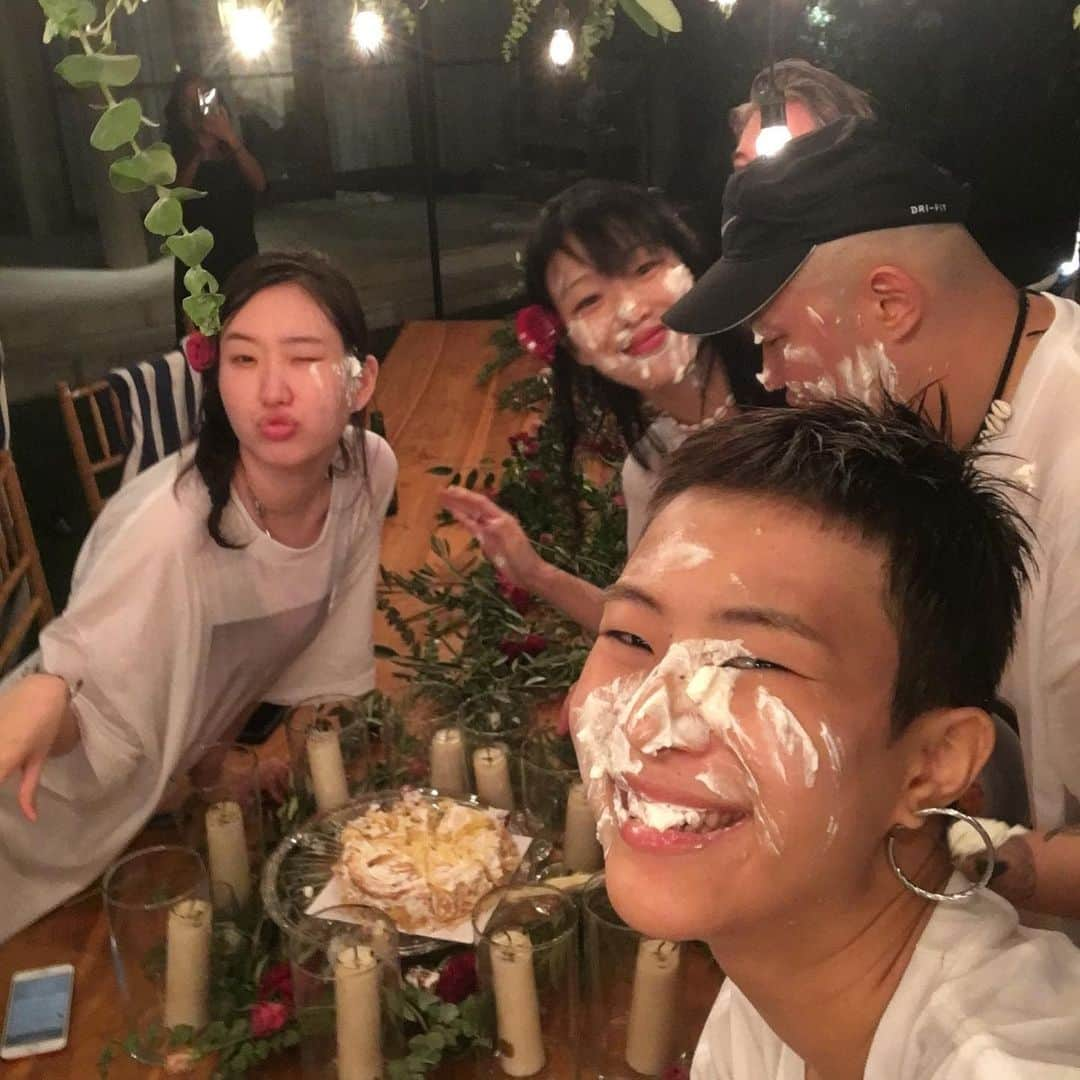 チョン・ソヒョンさんのインスタグラム写真 - (チョン・ソヒョンInstagram)「하나 둘씩 늘어나는 사람들 #사랑이시의형태가되기까지」8月18日 1時01分 - cochon_j