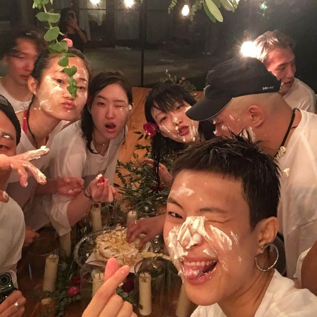 チョン・ソヒョンさんのインスタグラム写真 - (チョン・ソヒョンInstagram)「하나 둘씩 늘어나는 사람들 #사랑이시의형태가되기까지」8月18日 1時01分 - cochon_j