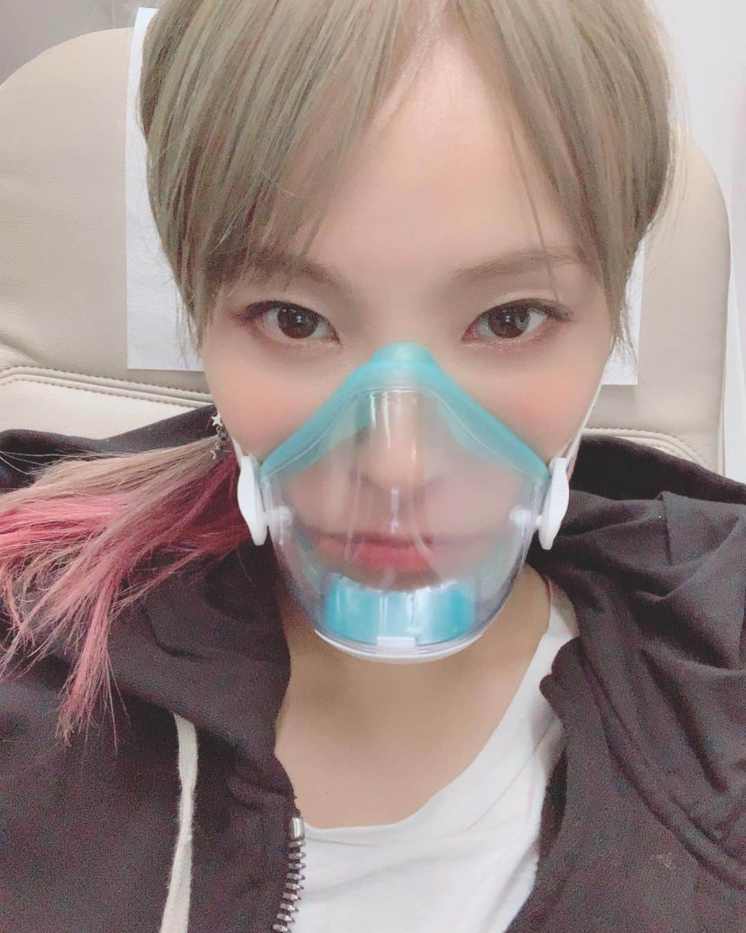 LiSAさんのインスタグラム写真 - (LiSAInstagram)「これで人混みも乗り物も怖くない😷 #風邪対策マニア #殺菌マニア #風邪もらわない  #嫌な人は自分でシャットアウトするタイプ #鼻も口も閉じたいのに閉じれないのに困ってた私の #風邪対策最強作  #職業病」8月18日 1時03分 - xlisa_olivex