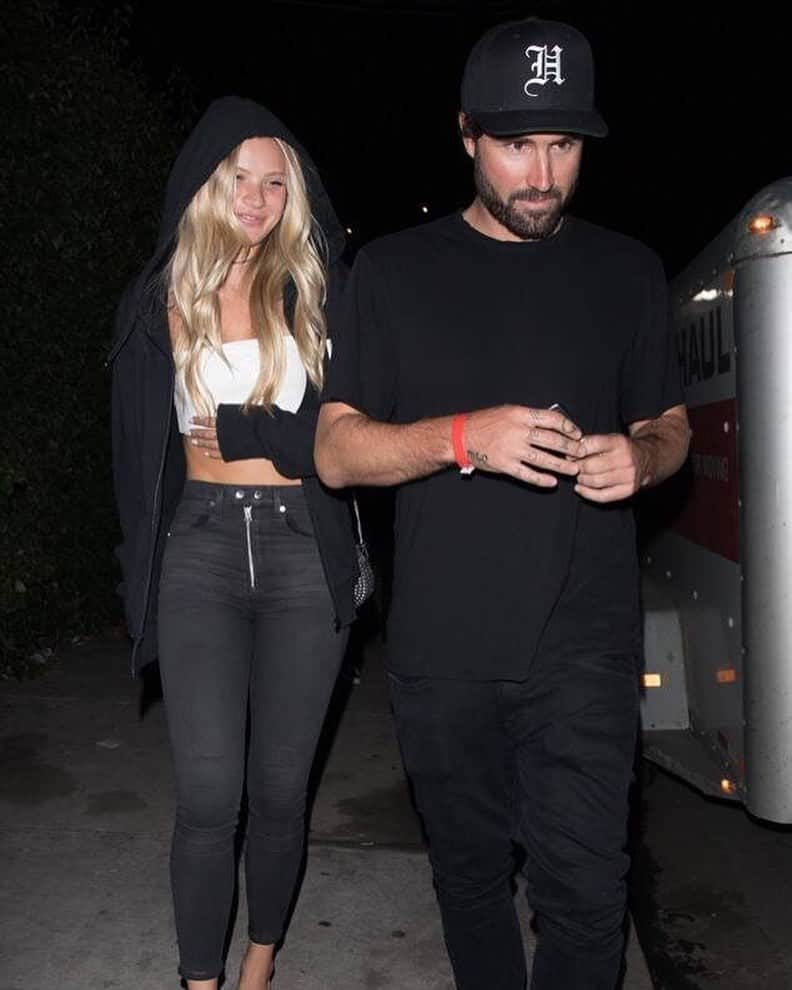 E! Onlineさんのインスタグラム写真 - (E! OnlineInstagram)「Brody Jenner is releasing his inhibitions and showing PDA with Josie Canseco. Link in bio to see the 💋 pics. (📷: BACKGRID)」8月18日 1時25分 - enews