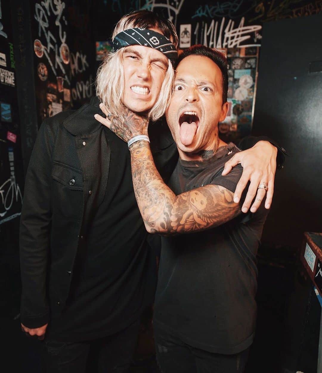 ニック・マーティンのインスタグラム：「It’s a loving chokehold. Thanks for having us @emonitela. And thanks to the longtime homie @grizzleemartin for taking this 🙌🏽」