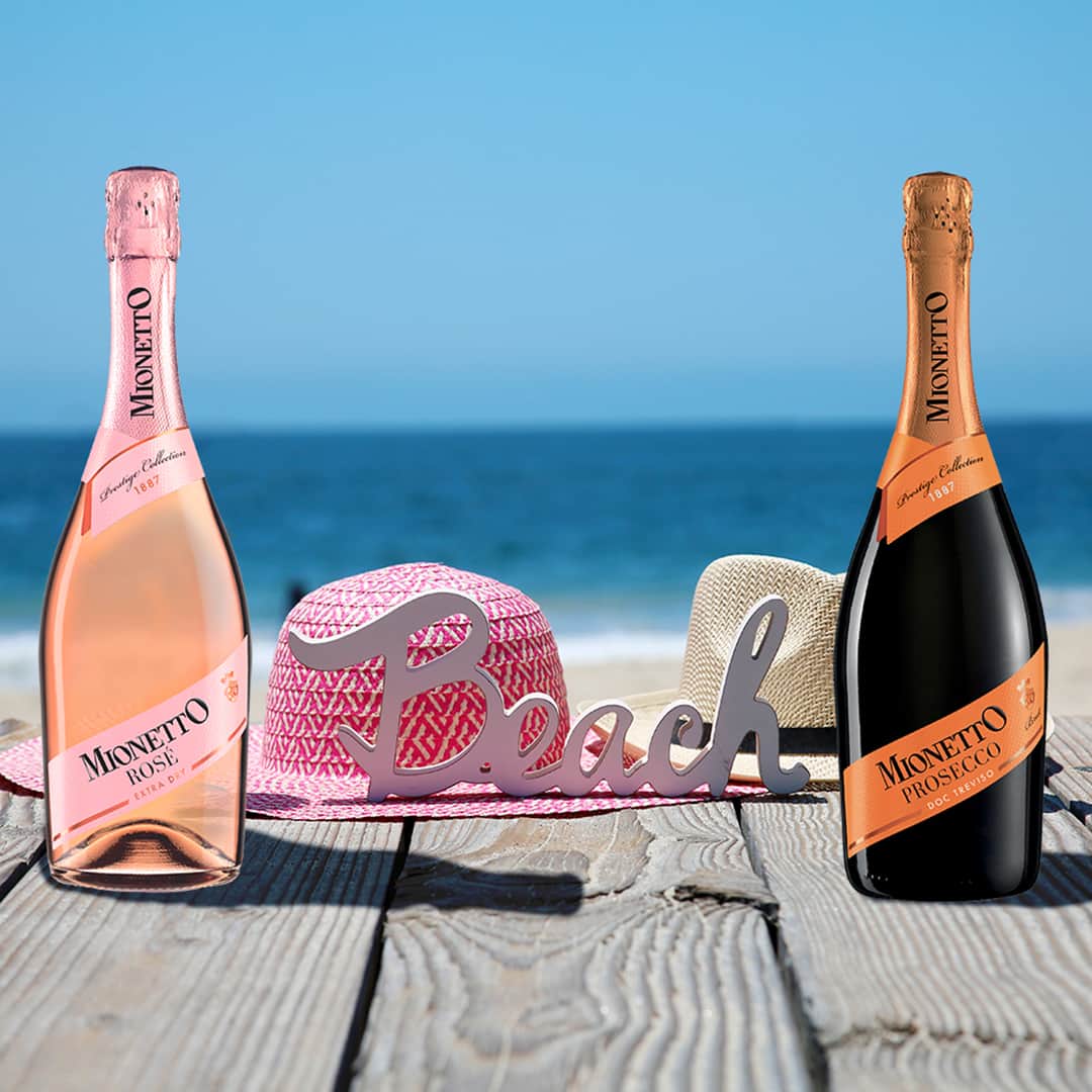 Mionetto Proseccoさんのインスタグラム写真 - (Mionetto ProseccoInstagram)「Comment below 👇 and tell us how your Summer holidays taste: delicate and dreamy like our Rosée Extra Dry or bright and intense like our Prosecco DOC Treviso? #mionettoprosecco  Enjoy Mionetto responsibly」8月18日 1時30分 - mionetto_prosecco