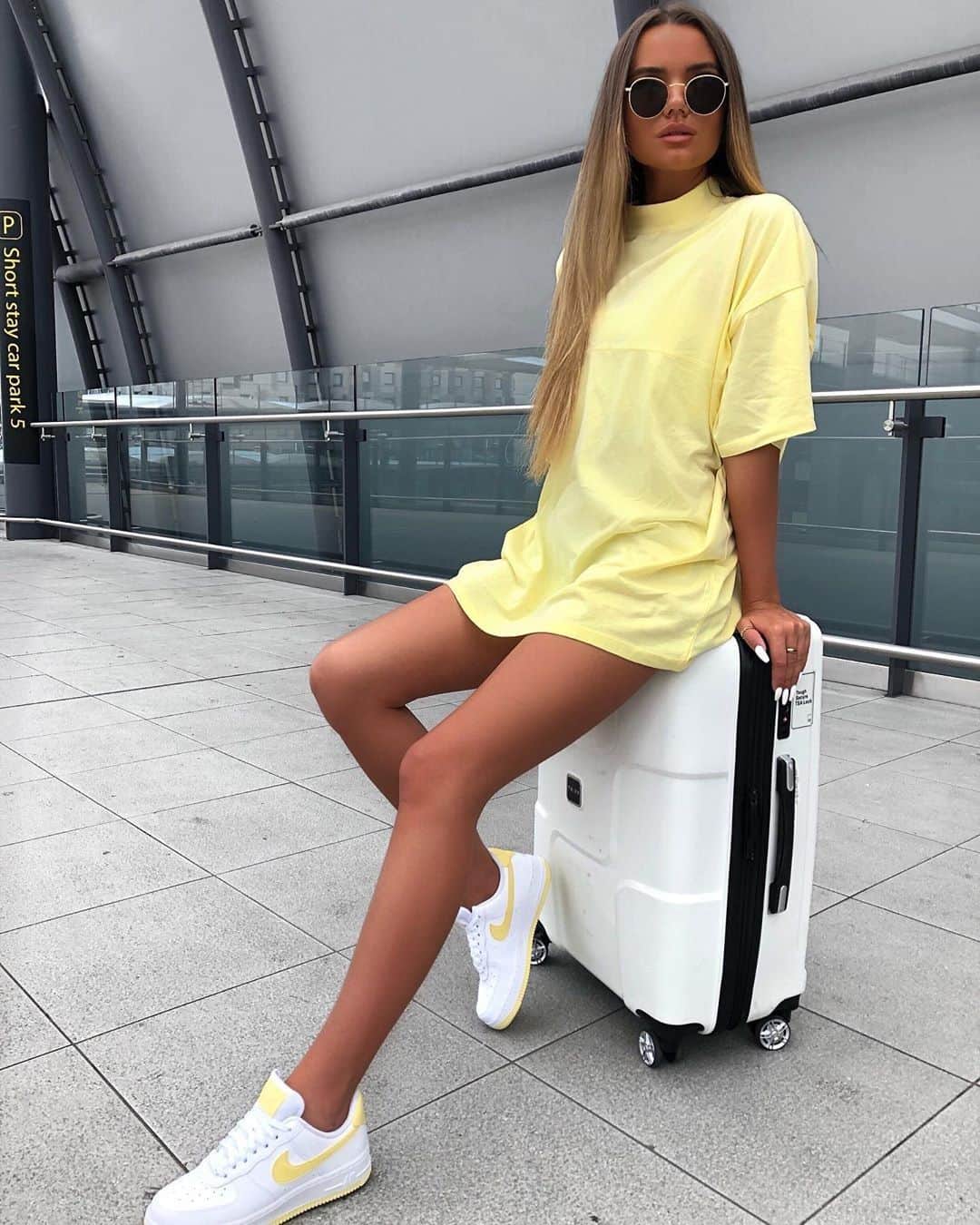 ASOSさんのインスタグラム写真 - (ASOSInstagram)「Tag a friend who spends more time planning their airport outfit than the trip itself 👇 📸 @daniellemetz 🔎 ASOS DESIGN oversized T-shirt with seam detail and turtle neck in yellow (1411803), Nike Air Force 1 '07 trainers (1436887), Ray-Ban round metal sunglasses 0rb3447 (567837)」8月18日 7時05分 - asos