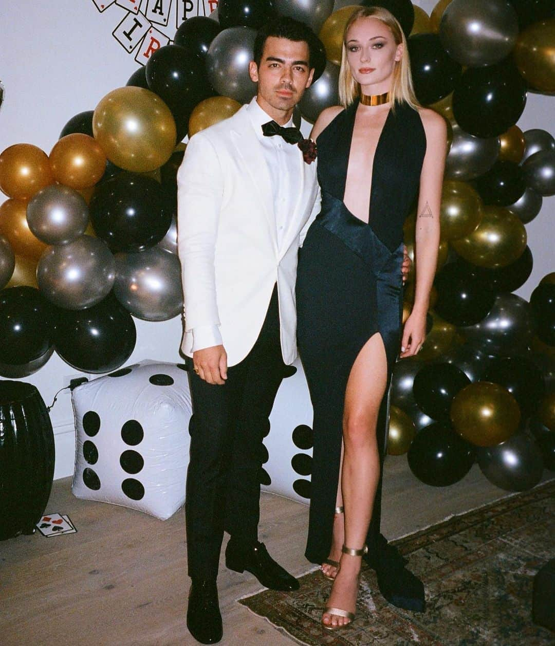 ソフィー・ターナーさんのインスタグラム写真 - (ソフィー・ターナーInstagram)「Happy Batday Birthman @joejonas 📸 @formerlymiked」8月18日 7時06分 - sophiet