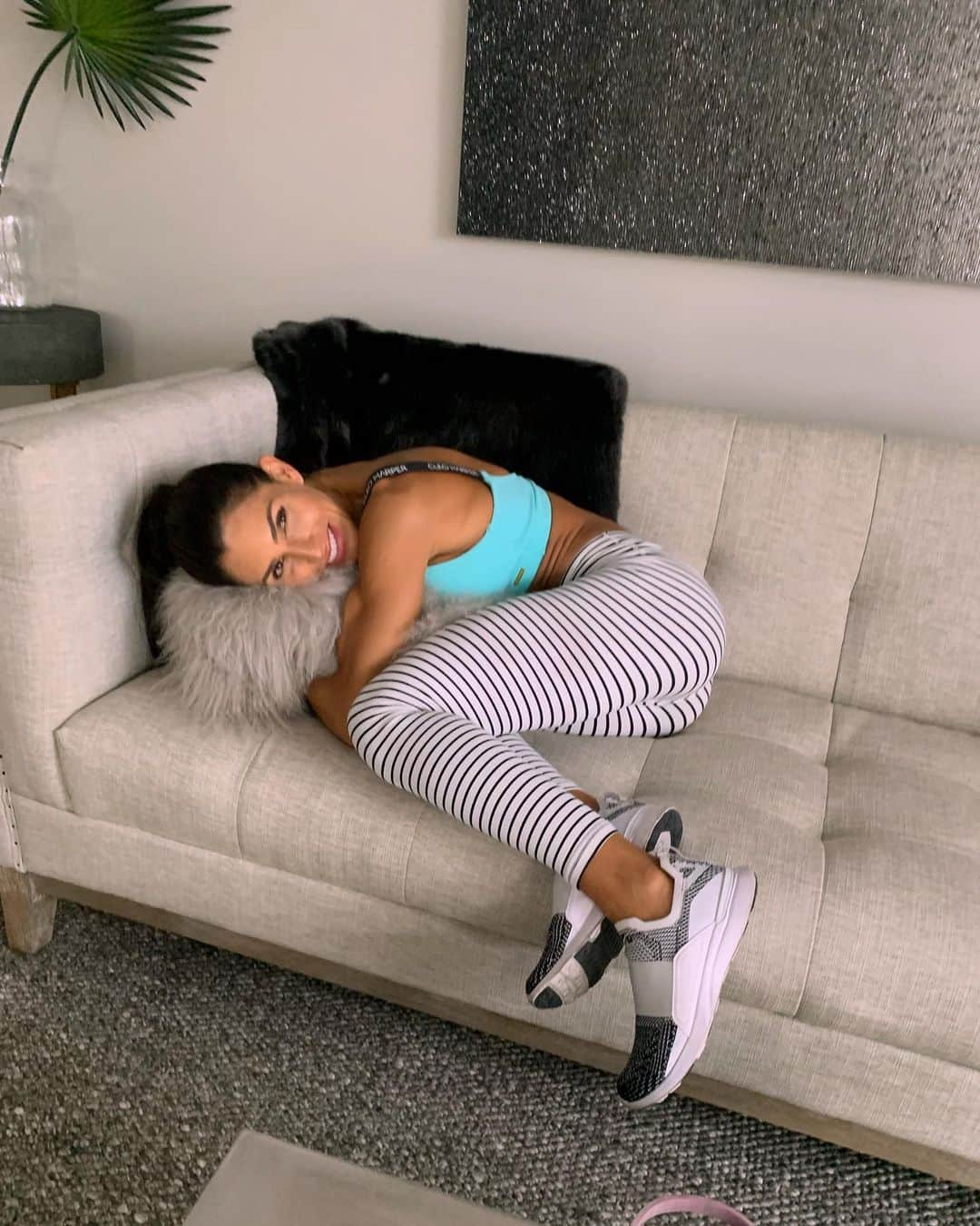 Alexia Clarkさんのインスタグラム写真 - (Alexia ClarkInstagram)「Best place to nap? The Couch or Bed? Whenever I take naps it’s usually always on the couch!  www.alexia-clark.com  #alexiaclark #queenofworkouts #queenteam #queen2019 #workout #nap #naptime #weekend #vibes #fitness #fitspo #fitnessmotivation #fitforHisreason」8月18日 7時04分 - alexia_clark