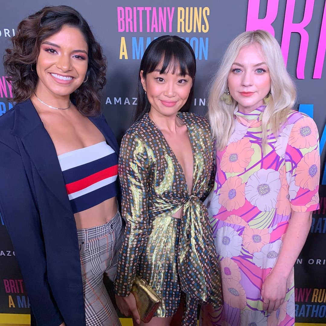 エミリー・キニーさんのインスタグラム写真 - (エミリー・キニーInstagram)「Some red carpet pics from #brittanyrunsamarathon 🥳😌☺️ Movie was so good, and @aliceheyalice was amazing 🙌💫」8月18日 1時55分 - emmykinney