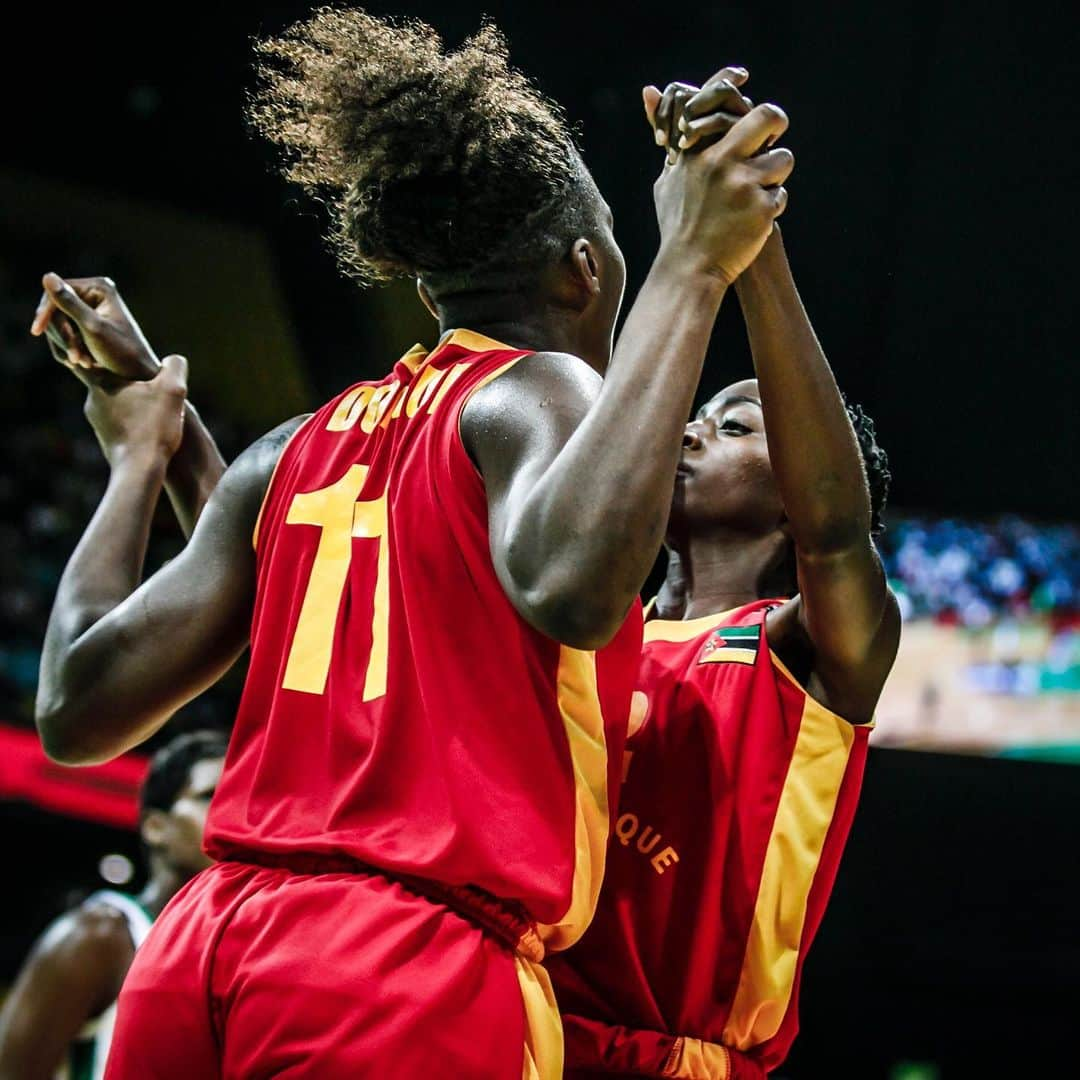 FIBAさんのインスタグラム写真 - (FIBAInstagram)「💪🗣🙌😤😁 The #AfroBasketWomen Semi-Final Day was full of emotions.」8月18日 1時51分 - fiba