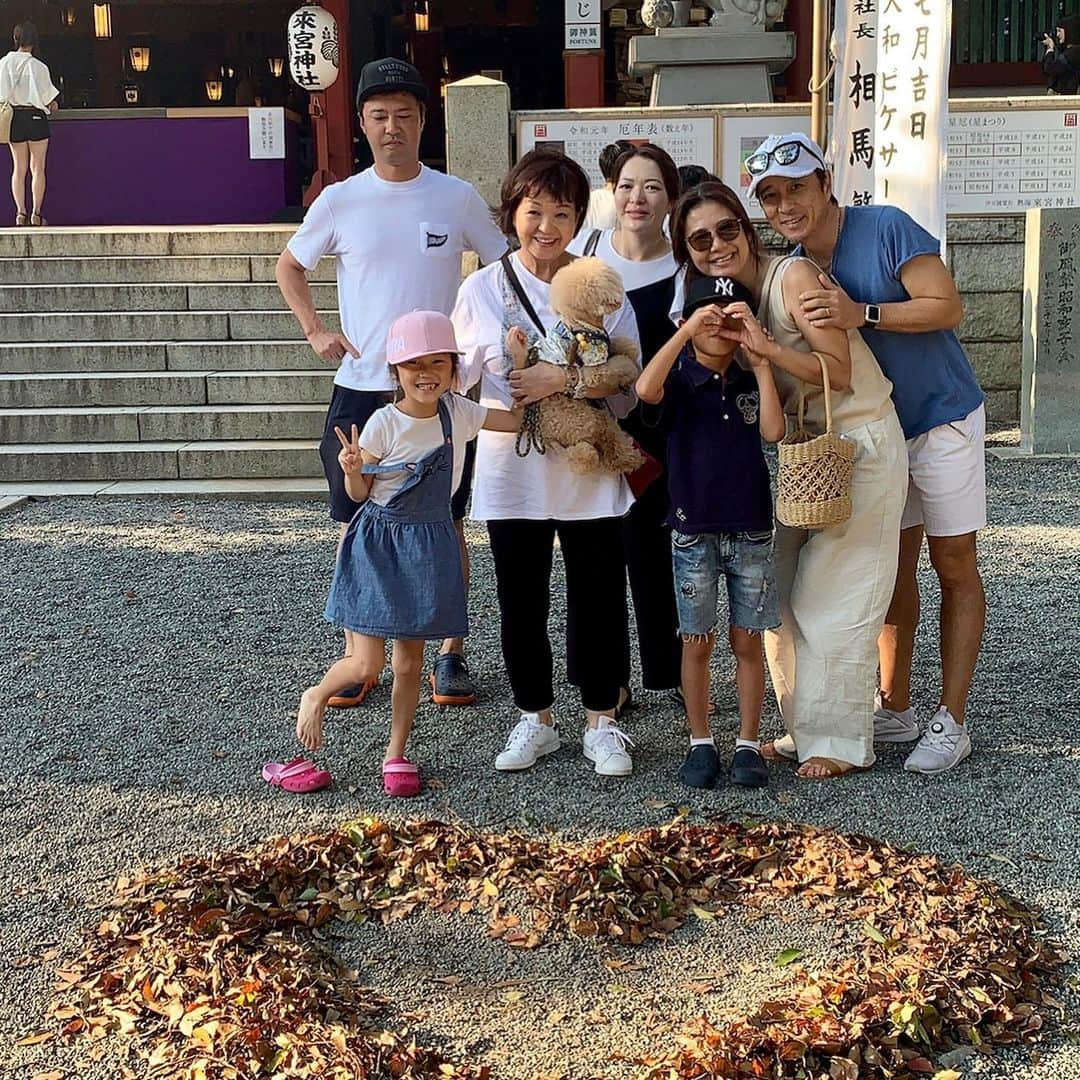 黒田アーサーさんのインスタグラム写真 - (黒田アーサーInstagram)「今日は家族で熱海の来宮神社にお参りしに来ました❣️来宮神社は僕のホーム神社⛩です❤️毎年節分祭には豆まきに参加させて頂く、僕のパワースポットです🤗 #熱海#来宮神社パワースポット #お参り」8月18日 1時45分 - kuroda_arthur