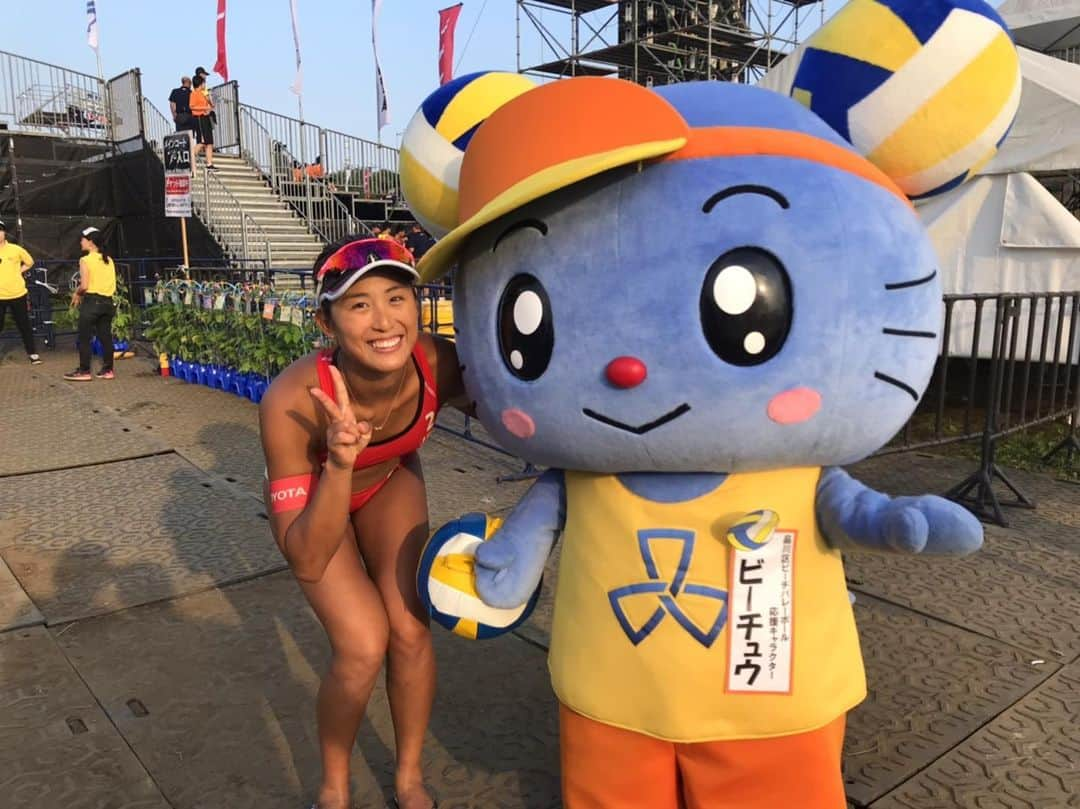 橋本涼加さんのインスタグラム写真 - (橋本涼加Instagram)「#toyota #toyotabeachvolleyball #kinuura #japan #oakley  Pink is my color! I do my best with new sunglasses and support goods. WT東京大会から🆕🕶です😎 いつもありがとうございます。🙏🏽 大好きなピンク！ 応援タオルもピンク！ 小さくキヌウライオン！ 見つけられるかな？ これはビーチュウ。」8月18日 2時05分 - suzukahashimoto