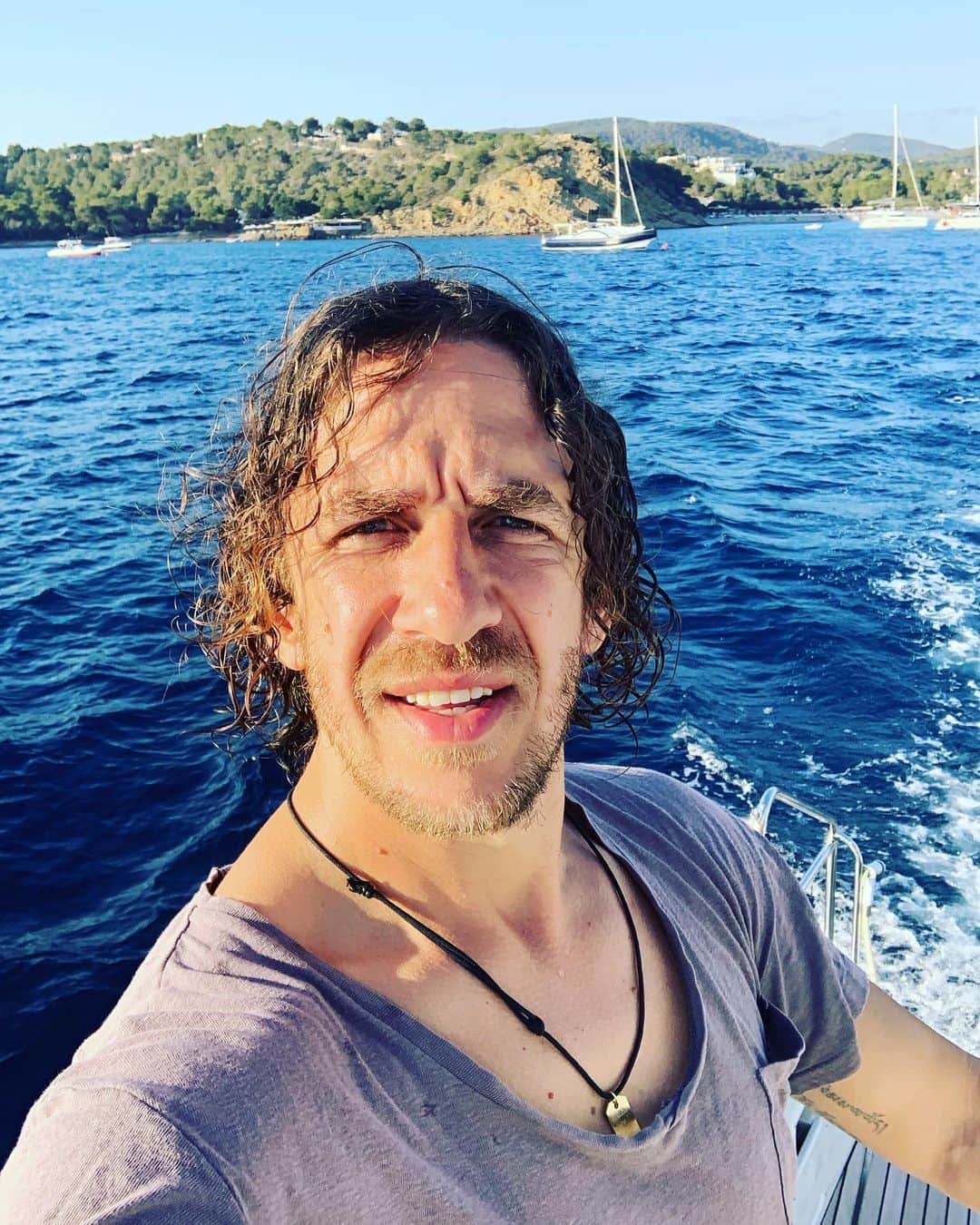 カルレス・プジョルのインスタグラム：「Escapada por nuestro Mediterráneo. ❤️🔝」