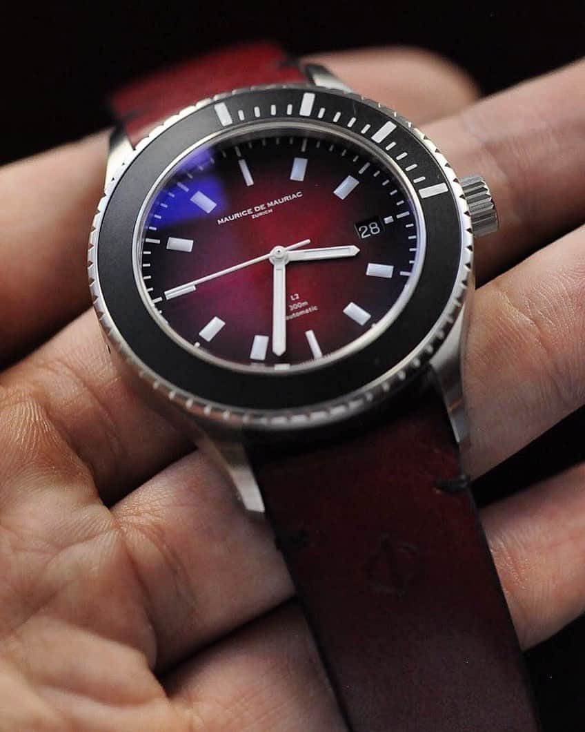 Maurice De Mauriac Zurichさんのインスタグラム写真 - (Maurice De Mauriac ZurichInstagram)「L2 DEEP RED STEEL !  design by Fabian Schwaerzler @fabian_schwaerzler  Picture : @watchmax  Automatic Swiss movement (ETA-28.24) stainless steel case| Ø 42 mm closed back sapphire crystal with anti-reflective treatment on both sides Water resistant: 300 meters  Retail Price : 3'770  #mauricedemauriac #watchlovers #l2 #swisswatch #red」8月18日 2時20分 - mauricedemauriac