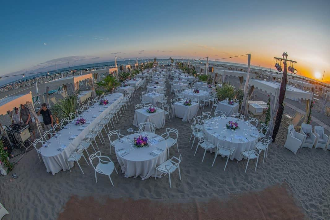 アンドレア・ボチェッリさんのインスタグラム写真 - (アンドレア・ボチェッリInstagram)「. August 15th “Flower Party” at @alpemare_fortedeimarmi . ph: Alessandro Giannaccini」8月18日 2時22分 - andreabocelliofficial