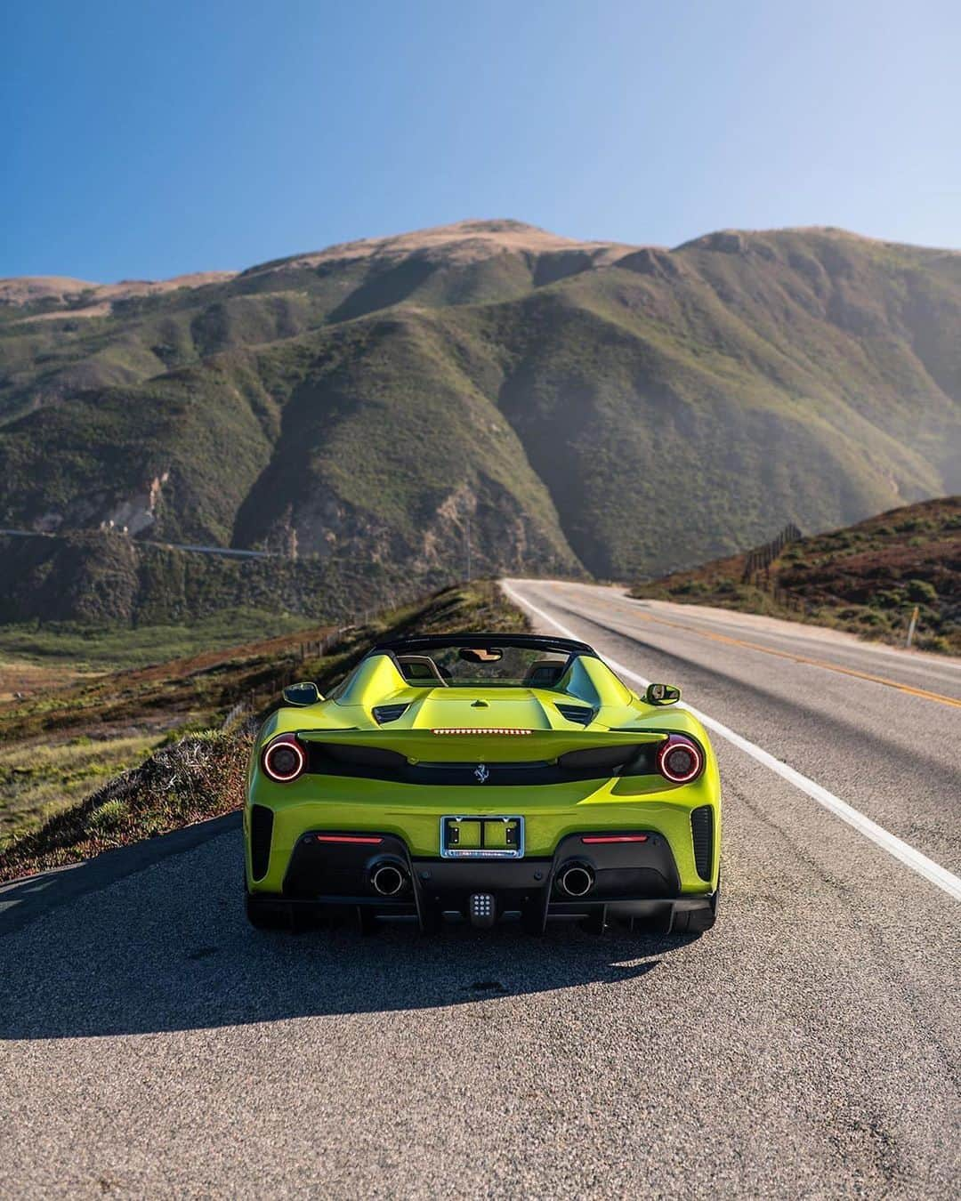 CarsWithoutLimitsさんのインスタグラム写真 - (CarsWithoutLimitsInstagram)「Verde Germoglio 🌱Pista Spider Photo @zachbrehl  #carswithoutlimits #ferrari #488pista #pistaspider」8月18日 2時34分 - carswithoutlimits