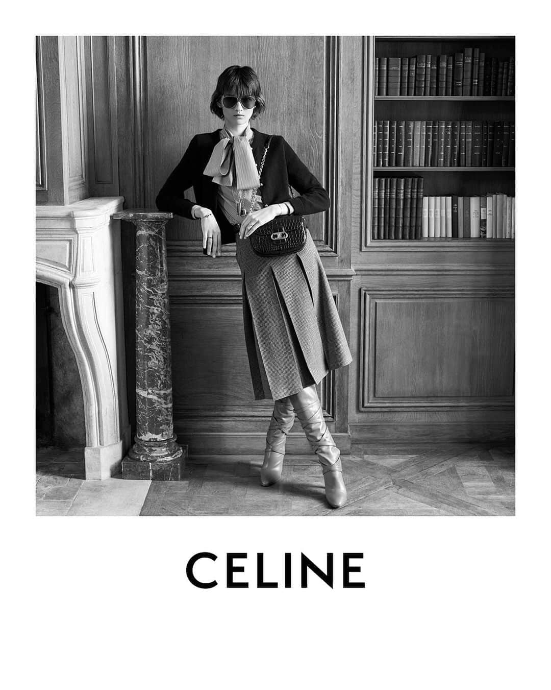 Celineさんのインスタグラム写真 - (CelineInstagram)「THE 16 COLLECTION CELINE WOMEN WINTER 19 CELINE MEDIUM CHAINE TRIOMPHE BAG IN BLACK CROCODILE  LARA PHOTOGRAPHED IN MARCH 2019 AVAILABLE IN STORE AND CELINE.COM AUGUST 19TH ⠀⠀⠀⠀⠀⠀ #CELINEBYHEDISLIMANE」8月18日 2時29分 - celine