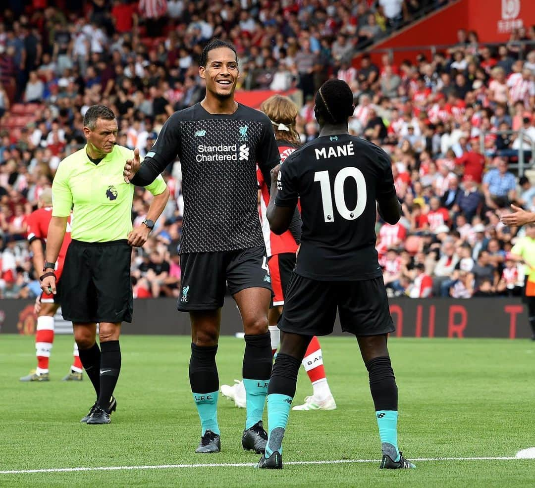 ビルヒル・ファン・ダイクさんのインスタグラム写真 - (ビルヒル・ファン・ダイクInstagram)「3 points! #YNWA 😁」8月18日 2時33分 - virgilvandijk