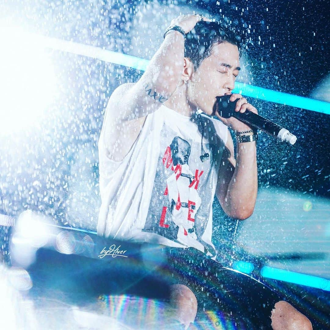 GRAYさんのインスタグラム写真 - (GRAYInstagram)「🐳💦☔️」8月18日 2時51分 - callmegray