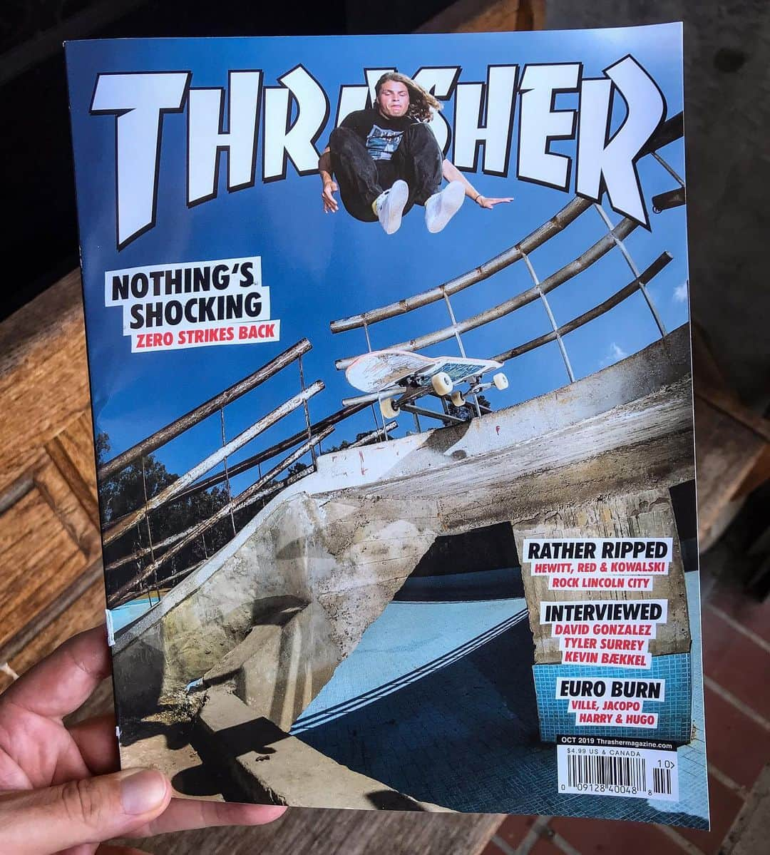 スラッシャーさんのインスタグラム写真 - (スラッシャーInstagram)「👉🏽 @jaakkoojanen on the front! 🔥📖🔥 Photo by @gastonfrancisco」8月18日 2時52分 - thrashermag