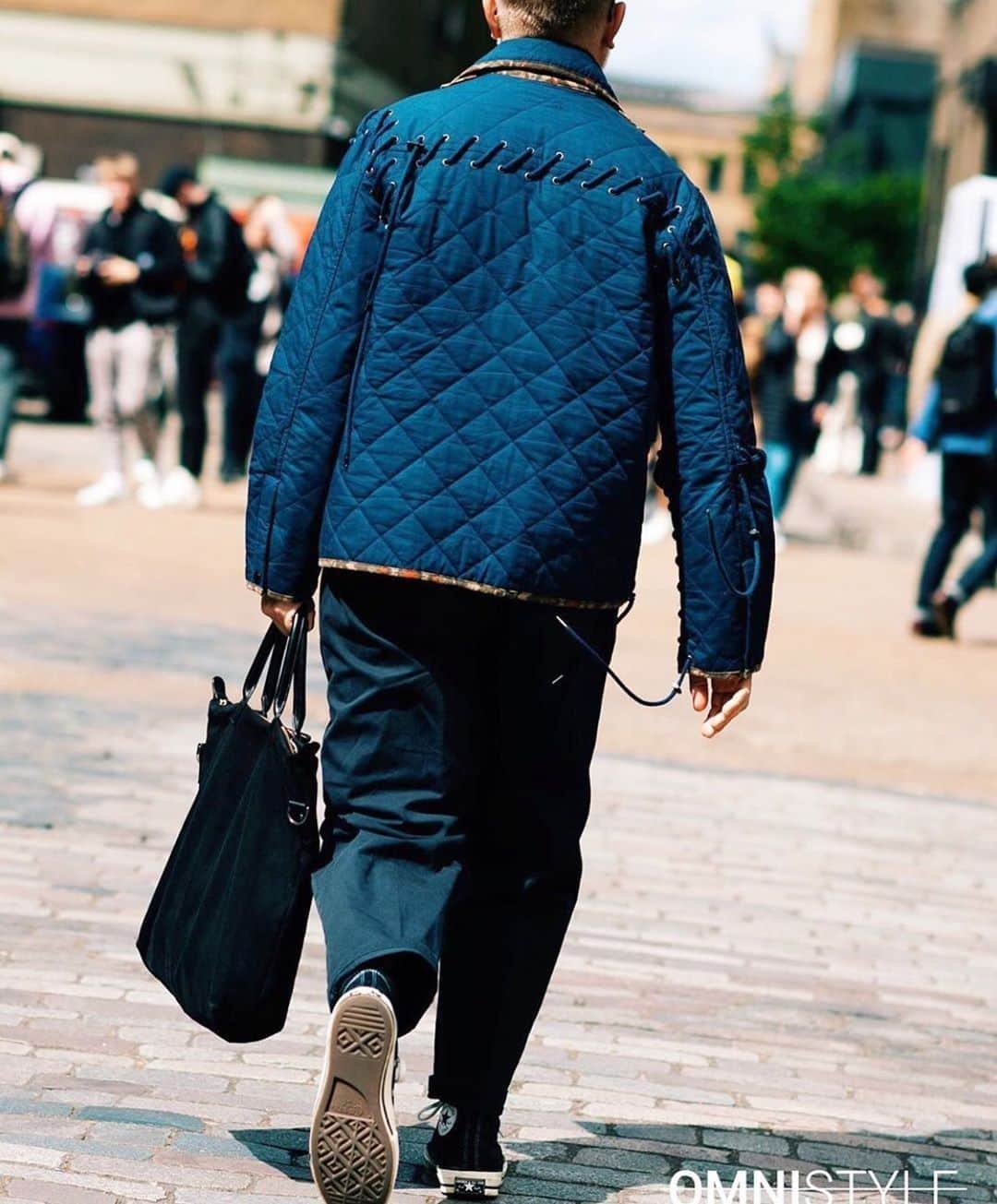 ウォントのインスタグラム：「Spotted: sartorialist @brucepask wearing our O'Hare tote in London. — #repost @brucepask via @omnistyle #wantlesessentiels #oharetote #menswear #accessories #gentleman #style」