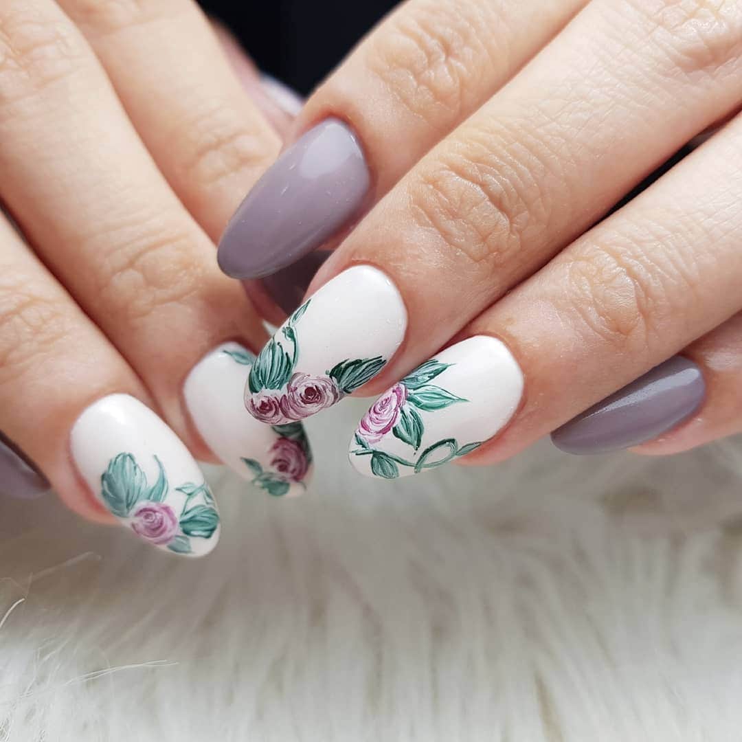 Yingさんのインスタグラム写真 - (YingInstagram)「Florals~  Swipe left to see her nail transformation with @kimagure_cat_whim Forming Gel, available at @nailwonderlandsg. All art done with PREGEL Art Liner gels! There's an on-going promo where you get a CC cuticle oil free with ANY purchase from pregel-related brands!  I am currently only able to take bookings from my existing pool of customers. Thank you to everyone who likes my work 🙏 if you need your nails done, please consider booking other artists at @thenailartelier instead ❤  #ネイルデザイン  #ネイルアート #ネイル #ジェルネイル #nailart #네일아트 #pregel #プリジェル」8月18日 2時57分 - nailartexpress