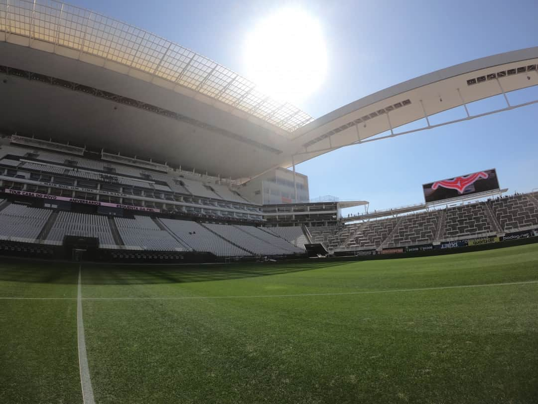 コリンチャンスさんのインスタグラム写真 - (コリンチャンスInstagram)「Não é por nada não, mas a nossa @arenacorinthians é linda demais! 😍. Daqui a pouco tem Timão em campo, Fiel!⠀ .⠀ .⠀ #SCCPxBOT #VaiCorinthians #MeuBMG #NãoÉSóPatrocínio#TimeDoPovo #Corinthians #Timão #CorinthiansTV #FielTorcedor #AFielÉFoda #UmSoCorinthians #NikeFutebol #Joli #EstrellaGalicia #UniversidadeBrasilOficial #ÉPositivo #CorinthiansÉPositivo #LoucoPotyCorinthians #PostosALE #ALEnoTimão #TODOSportiCorinthians #CartãodeTODOSCorinthians #TODOSpeloTimão⠀⠀」8月18日 3時00分 - corinthians