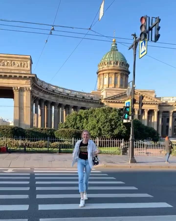 ヴラダ・ロスリャコヴァのインスタグラム：「Ну здравствуй, Питер... и прощай ❤️🇷🇺 7 am. Unforgettable 24 hours in this city! 💃❤️」