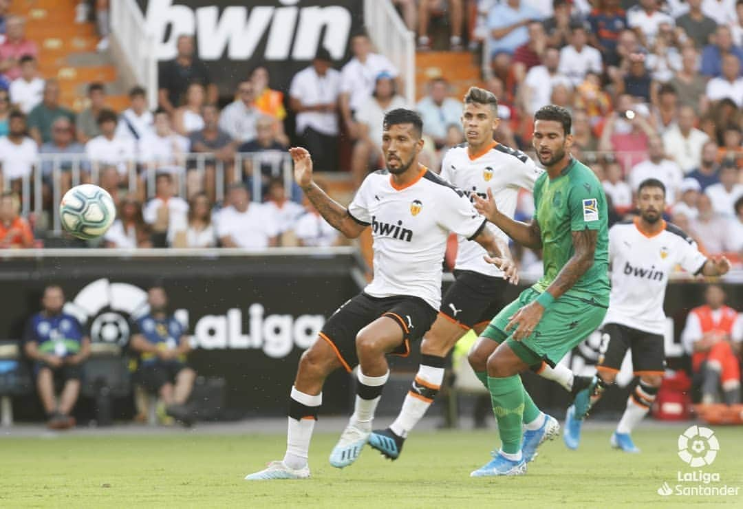 レアル・ソシエダさんのインスタグラム写真 - (レアル・ソシエダInstagram)「Descanso en Mestalla / Atsedenaldia Mestallan (0-0) ⚫ #AurreraReala #ValenciaRealSociedad」8月18日 3時02分 - realsociedad