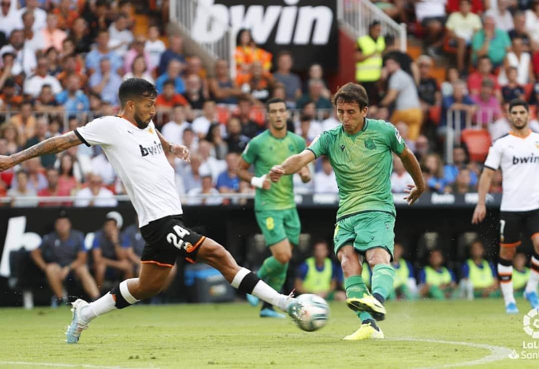 レアル・ソシエダさんのインスタグラム写真 - (レアル・ソシエダInstagram)「Descanso en Mestalla / Atsedenaldia Mestallan (0-0) ⚫ #AurreraReala #ValenciaRealSociedad」8月18日 3時02分 - realsociedad